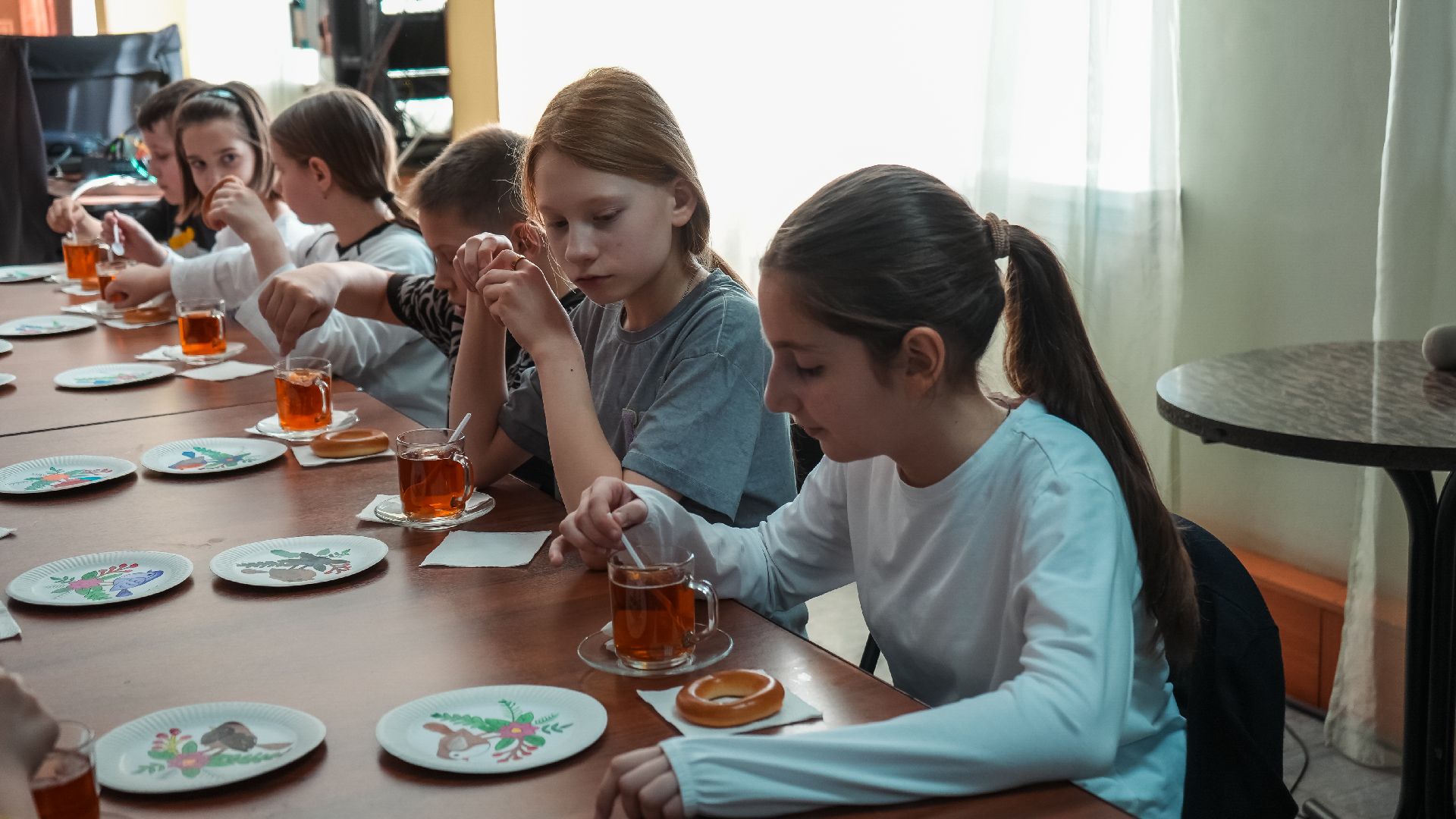 дк вертикаль, дзержинский, весна, школьники,