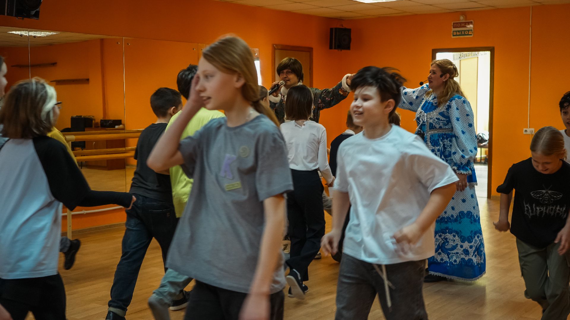 дк вертикаль, дзержинский, весна, школьники,