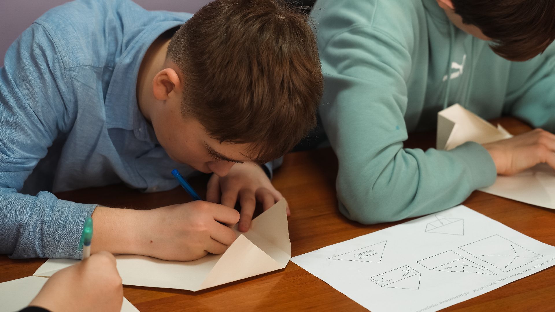 дзержинский, дк вертикаль, письма солдатам, сво, гуманитаная помощь, школьники,