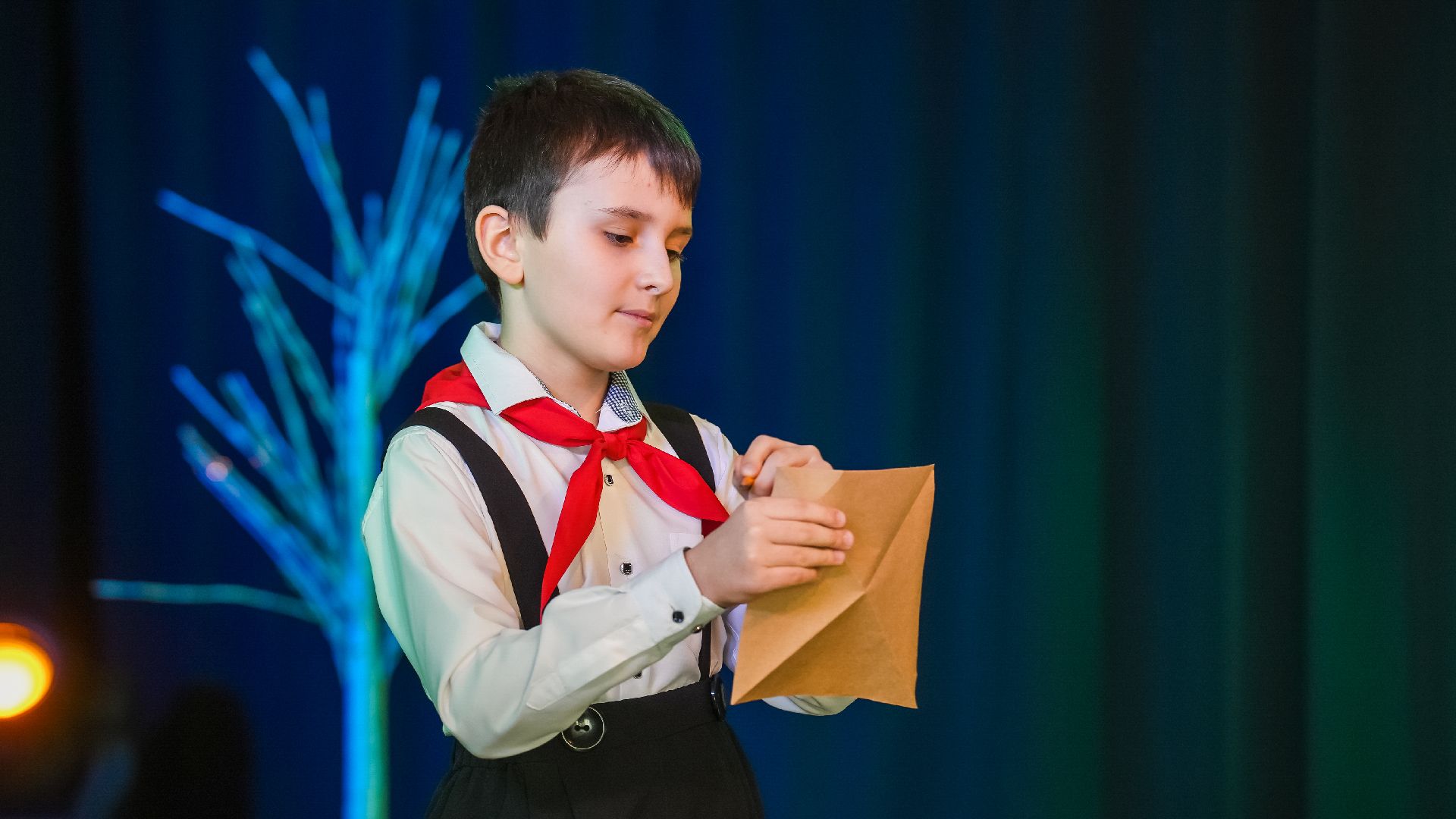 дзержинский, дк вертикаль, письма солдатам, сво, гуманитаная помощь, школьники,