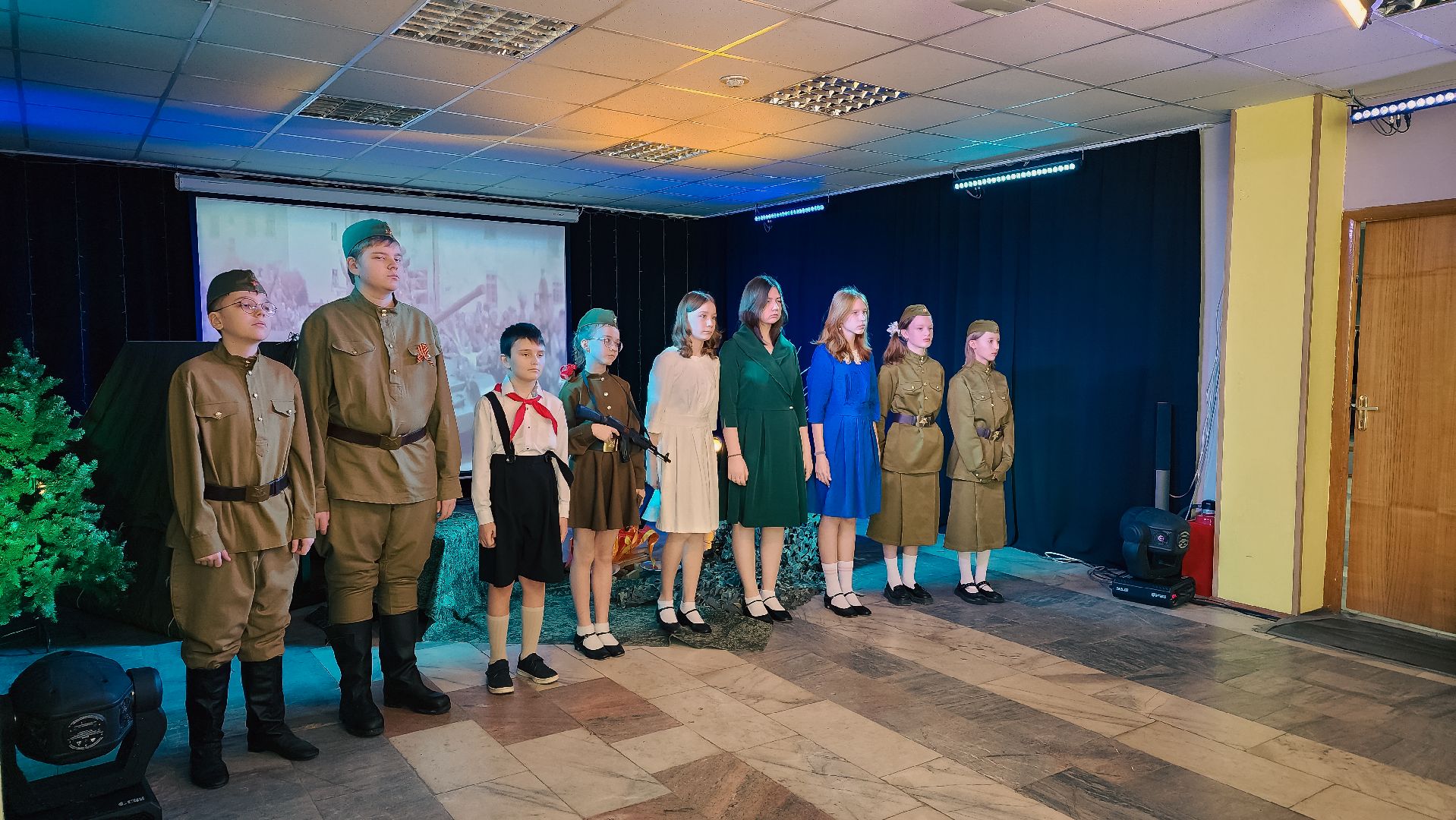 дзержинский, дк вертикаль, письма солдатам, сво, гуманитаная помощь, школьники,