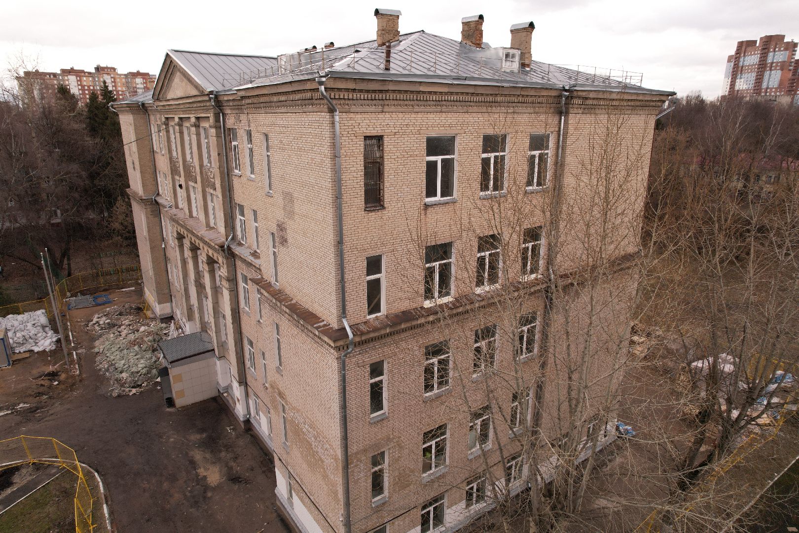 видео с коптера, школа 8 в химках, капремонт школы 8 в химках,