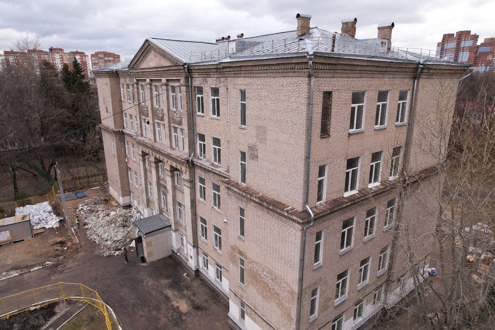 видео с коптера, школа 8 в химках, капремонт школы 8 в химках,