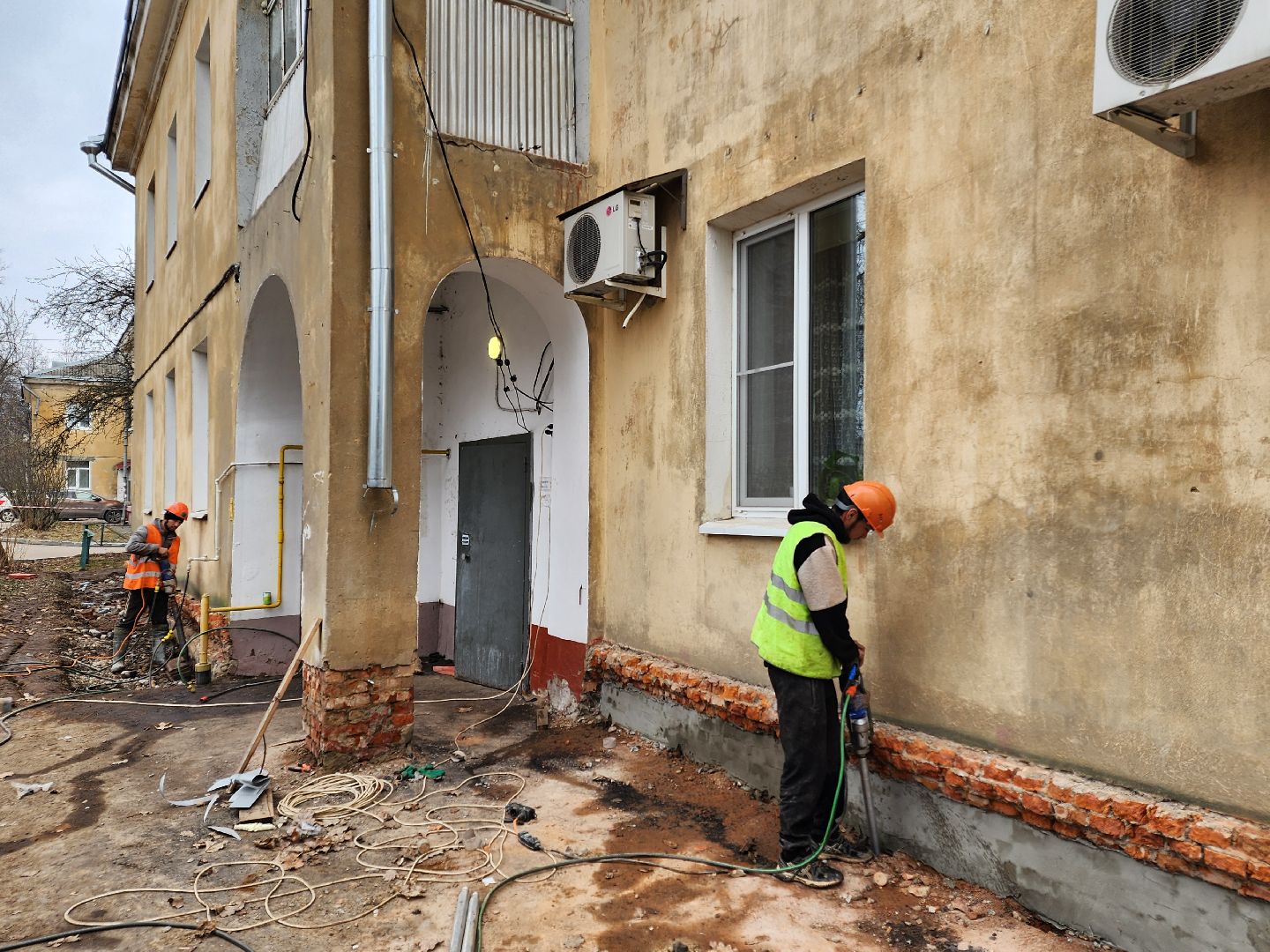 Чехов, улица Ильича 33, жилой дом, капитальный ремонт фундамента, отмостка, цоколь, бурение, заполнение пустот, укрепление и усиление фундамента, фонд капитального ремонта московской области,