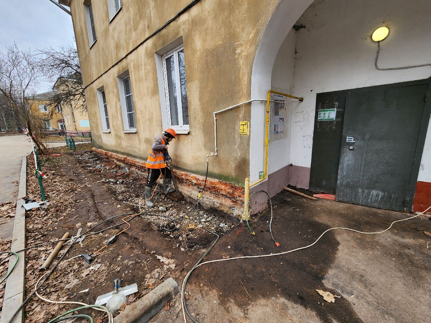 Чехов, улица Ильича 33, жилой дом, капитальный ремонт фундамента, отмостка, цоколь, бурение, заполнение пустот, укрепление и усиление фундамента, фонд капитального ремонта московской области,