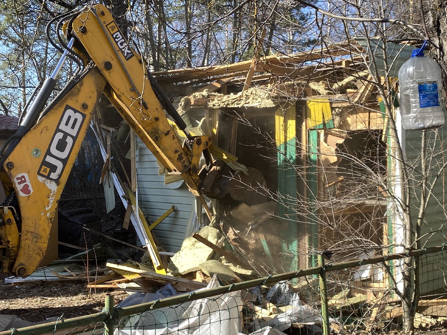 снос здания, снос незаконный строений, незаконное строение,