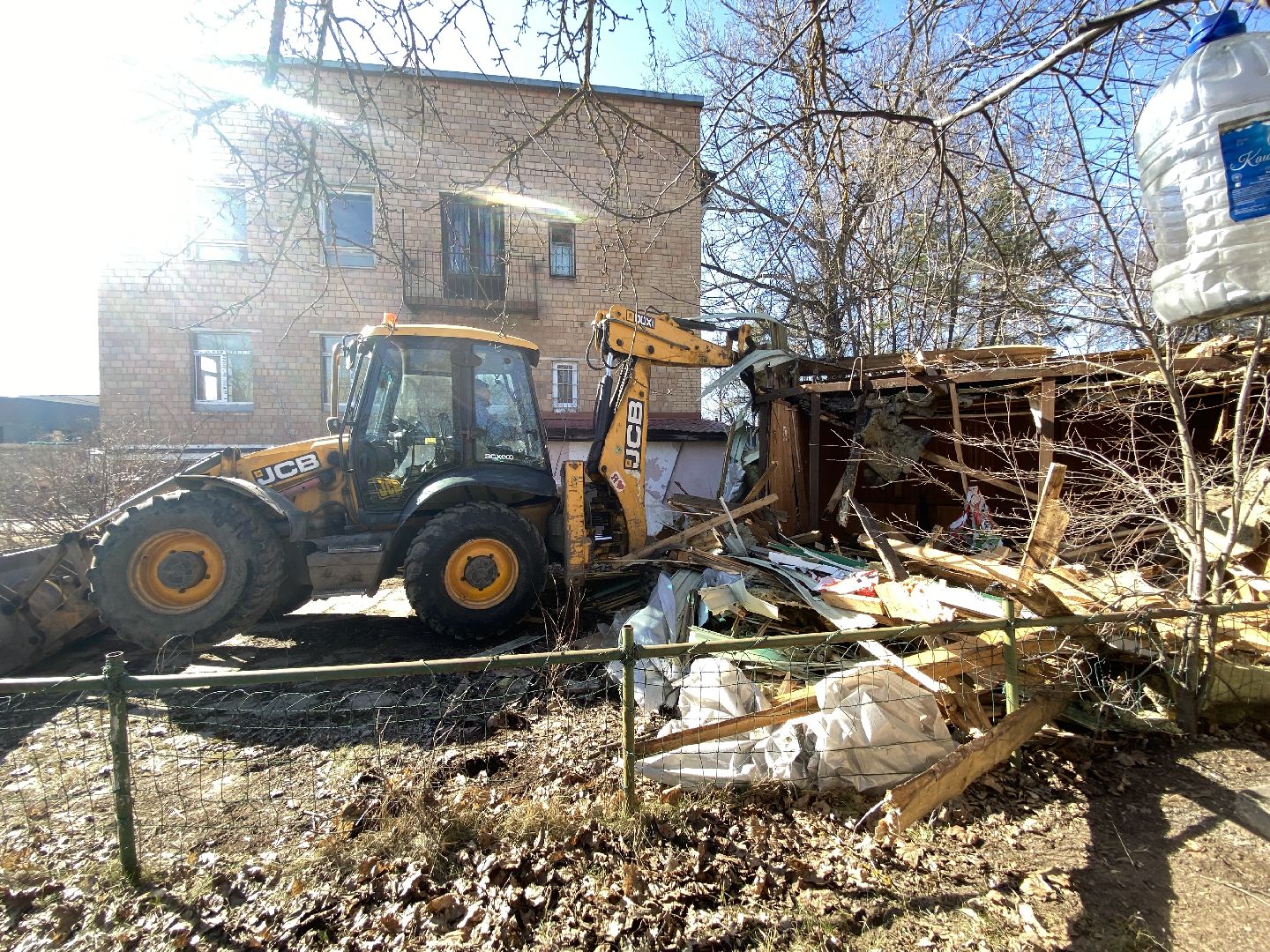 снос здания, снос незаконный строений, незаконное строение,