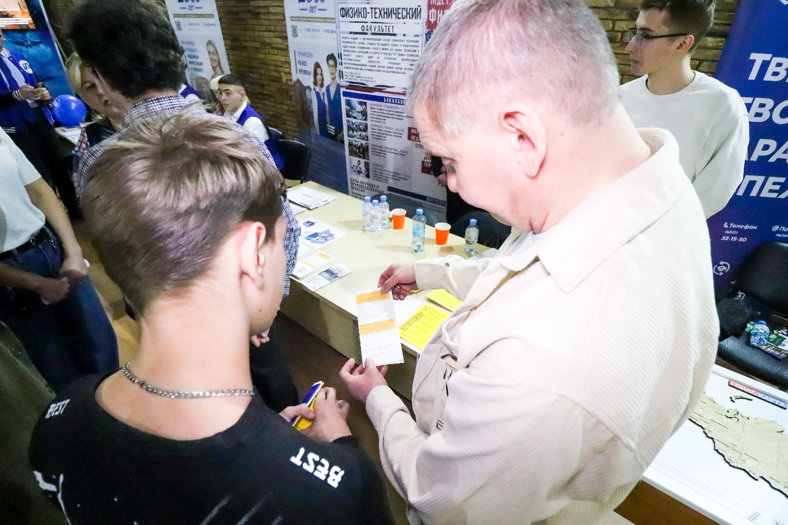 Клин, общество, образование, ярмарка вузов, студенты, школьники,