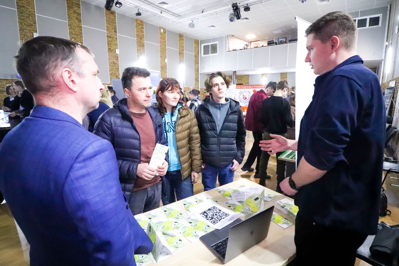 Клин, общество, образование, ярмарка вузов, студенты, школьники,