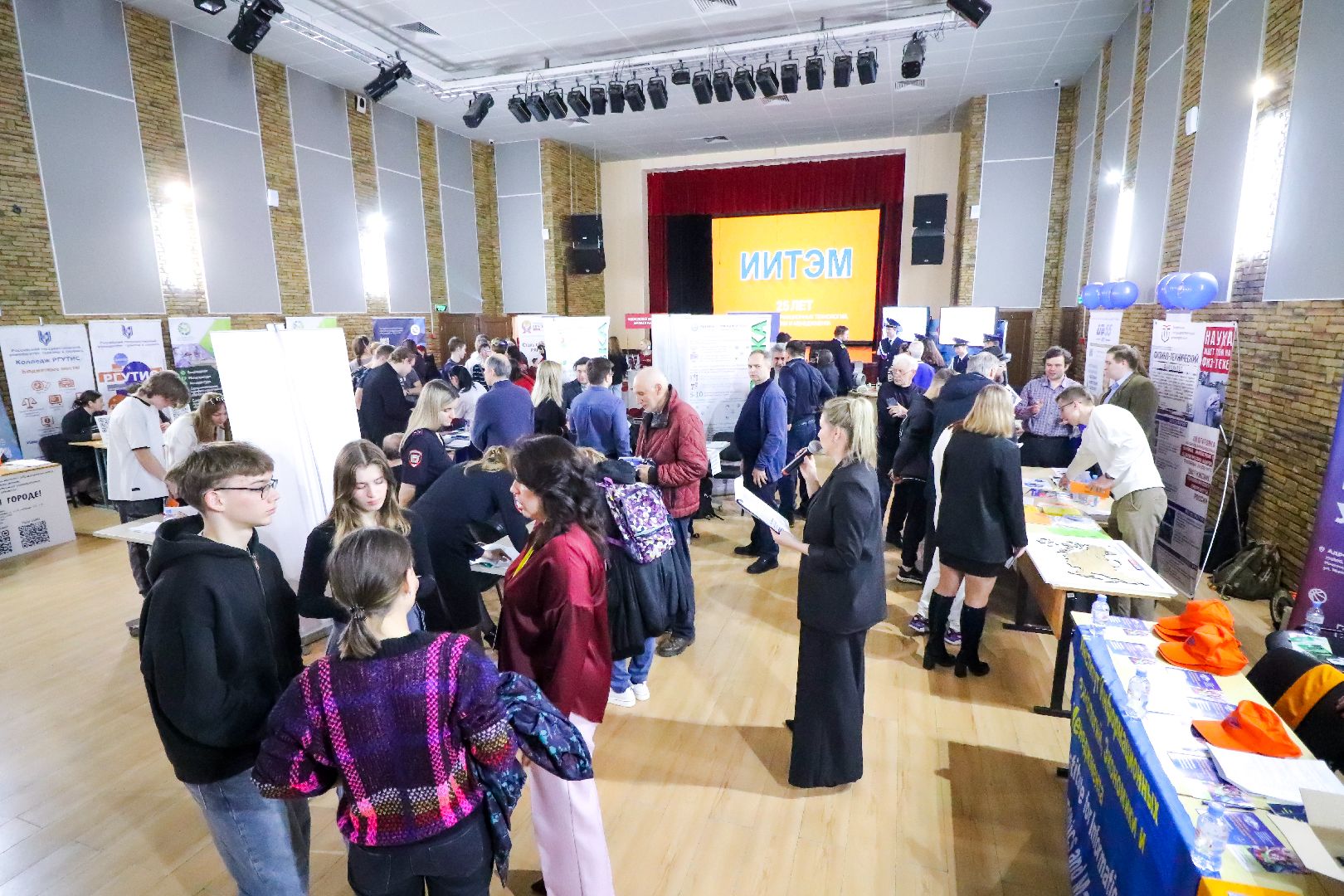 Клин, общество, образование, ярмарка вузов, студенты, школьники,