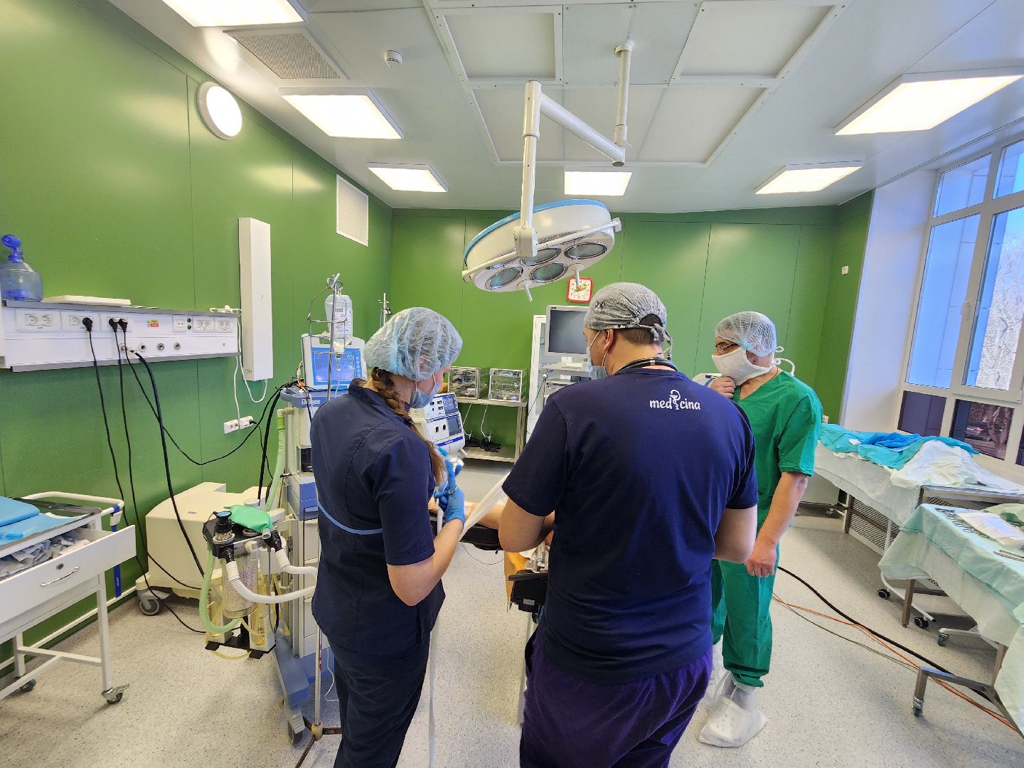 врач-хирург, операции, больница,