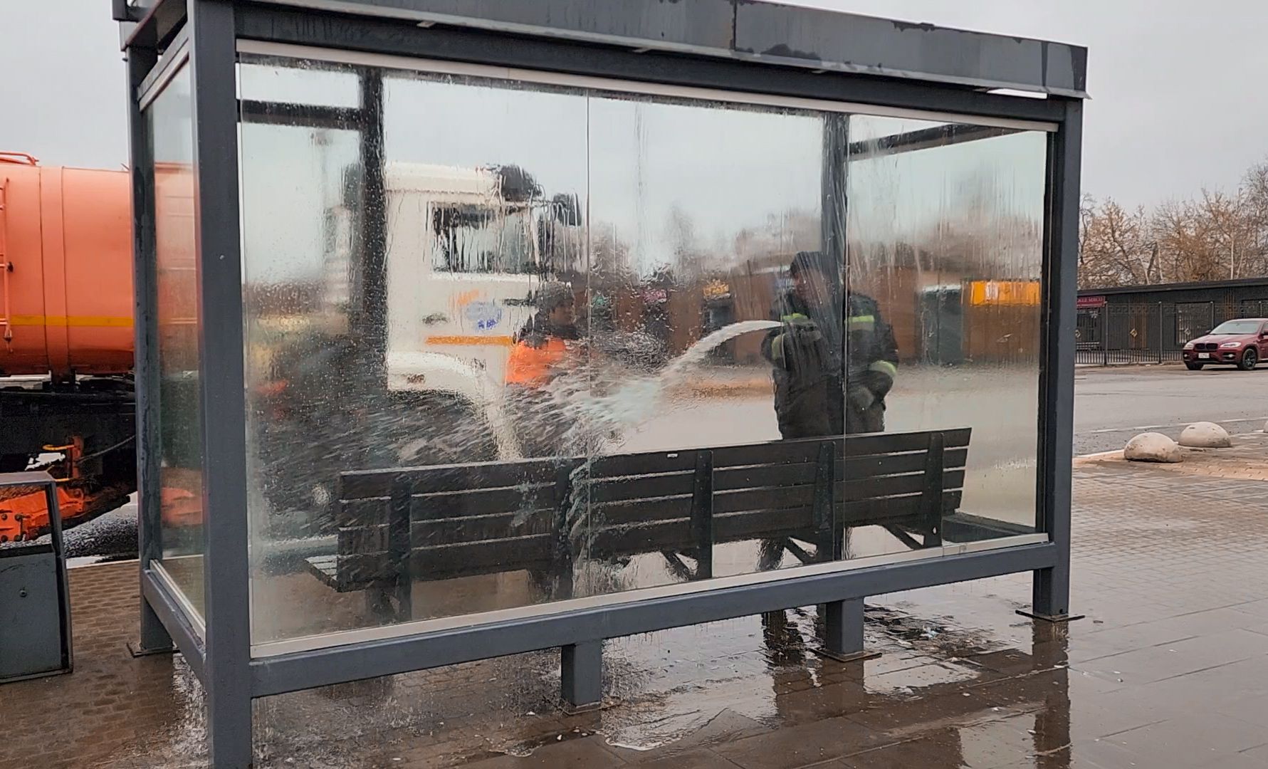 Бронницы, Благоустройство, Моют остановки, Влажная уборка города,