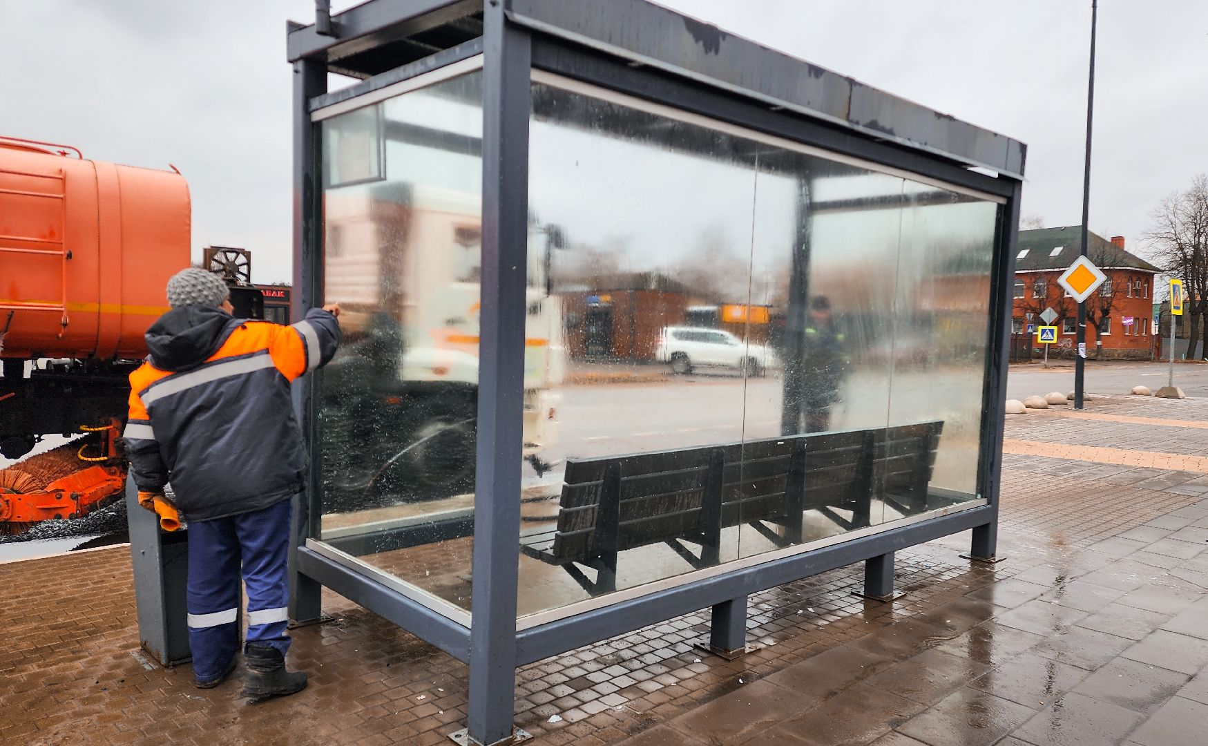 Бронницы, Благоустройство, Моют остановки, Влажная уборка города,