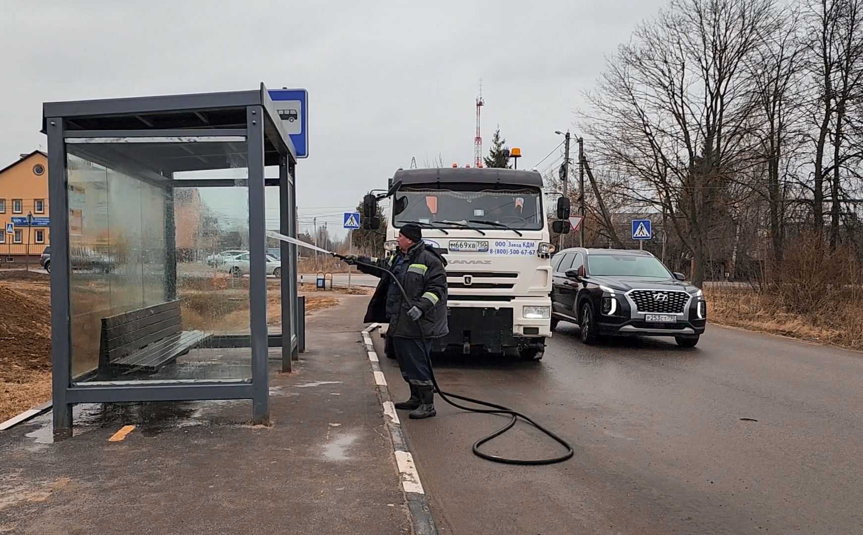 Бронницы, Благоустройство, Моют остановки, Влажная уборка города,