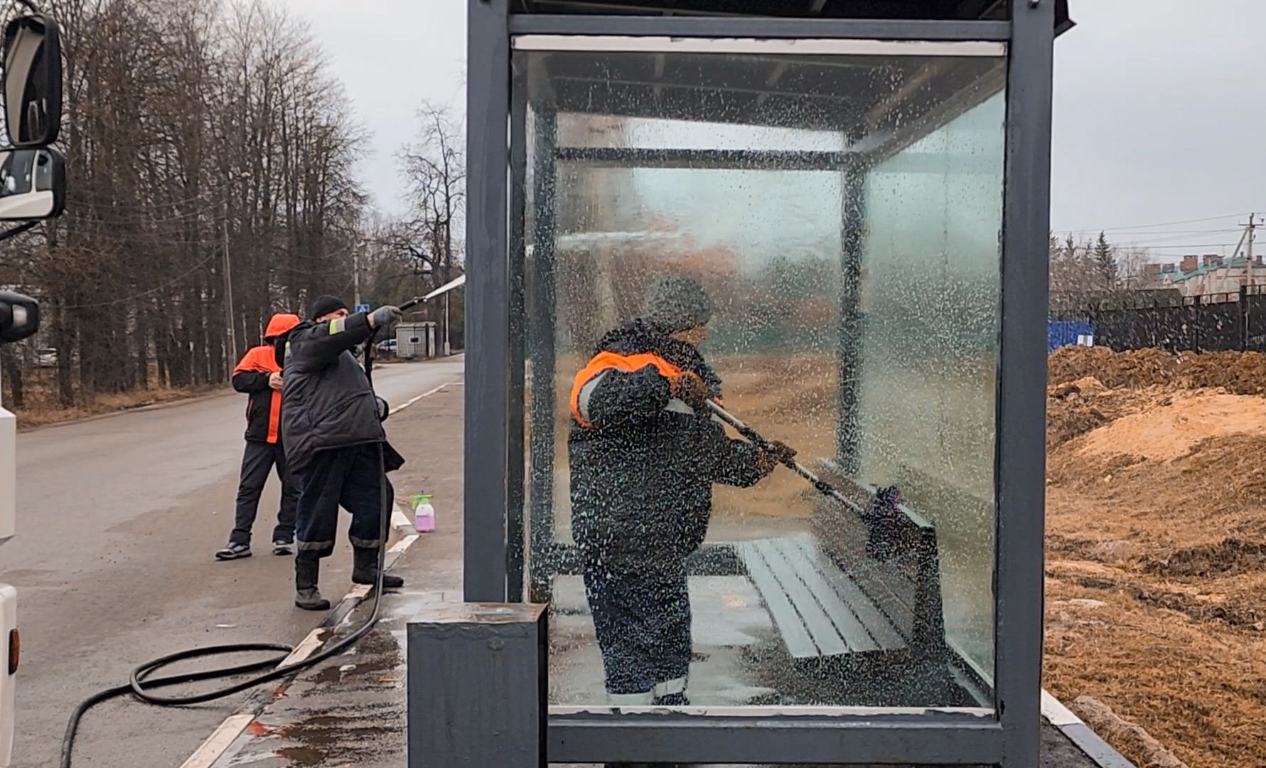 Бронницы, Благоустройство, Моют остановки, Влажная уборка города,