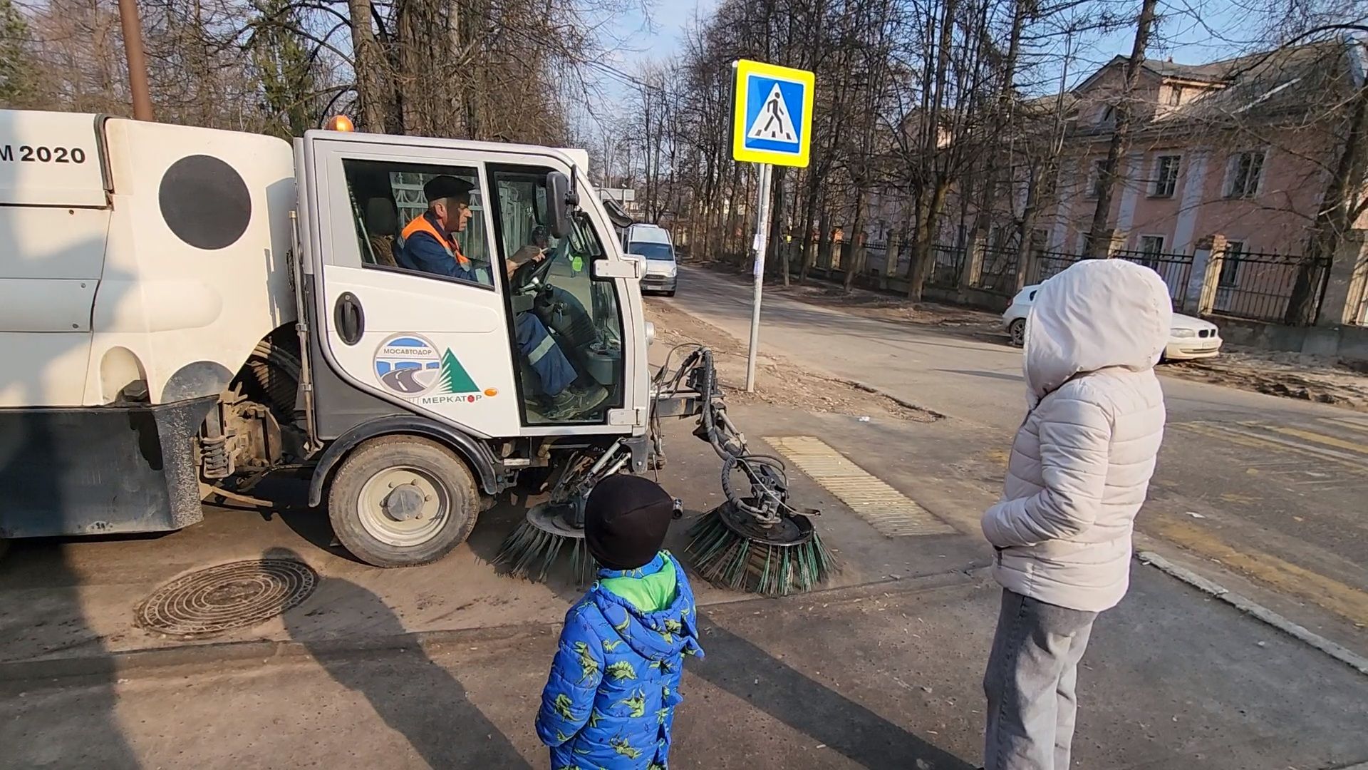 Чехов, улица Чехова, уборка тротуаров, чистка тротуаров, Мосавтодор, уборочная техника, спецтехника, МБУ Чеховское благоустройство,