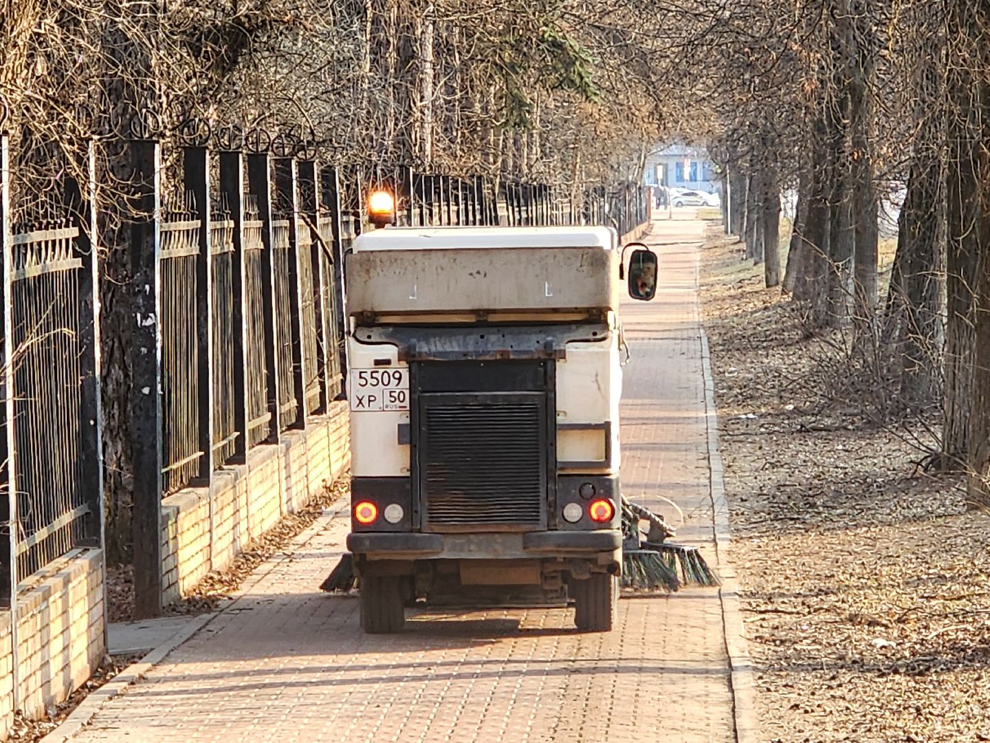 Чехов, улица Чехова, уборка тротуаров, чистка тротуаров, Мосавтодор, уборочная техника, спецтехника, МБУ Чеховское благоустройство,