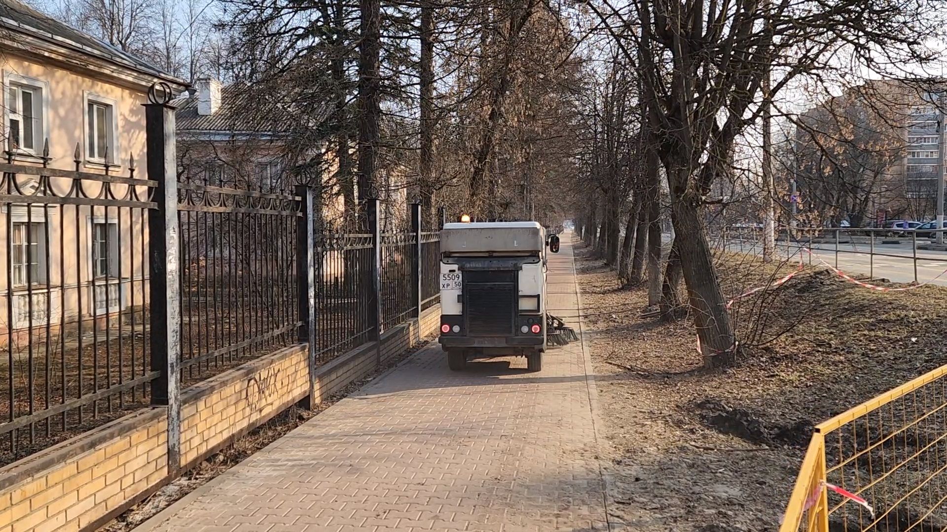 Чехов, улица Чехова, уборка тротуаров, чистка тротуаров, Мосавтодор, уборочная техника, спецтехника, МБУ Чеховское благоустройство,