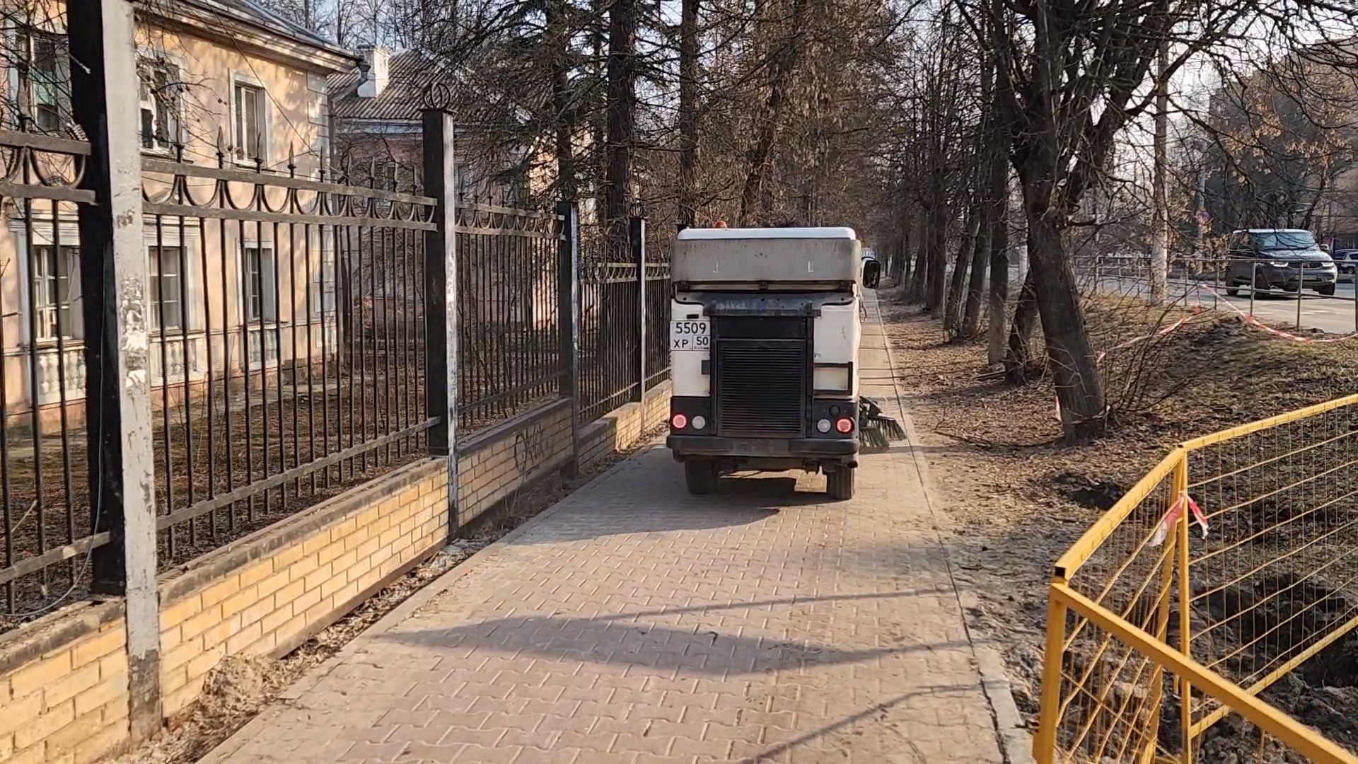 Чехов, улица Чехова, уборка тротуаров, чистка тротуаров, Мосавтодор, уборочная техника, спецтехника, МБУ Чеховское благоустройство,