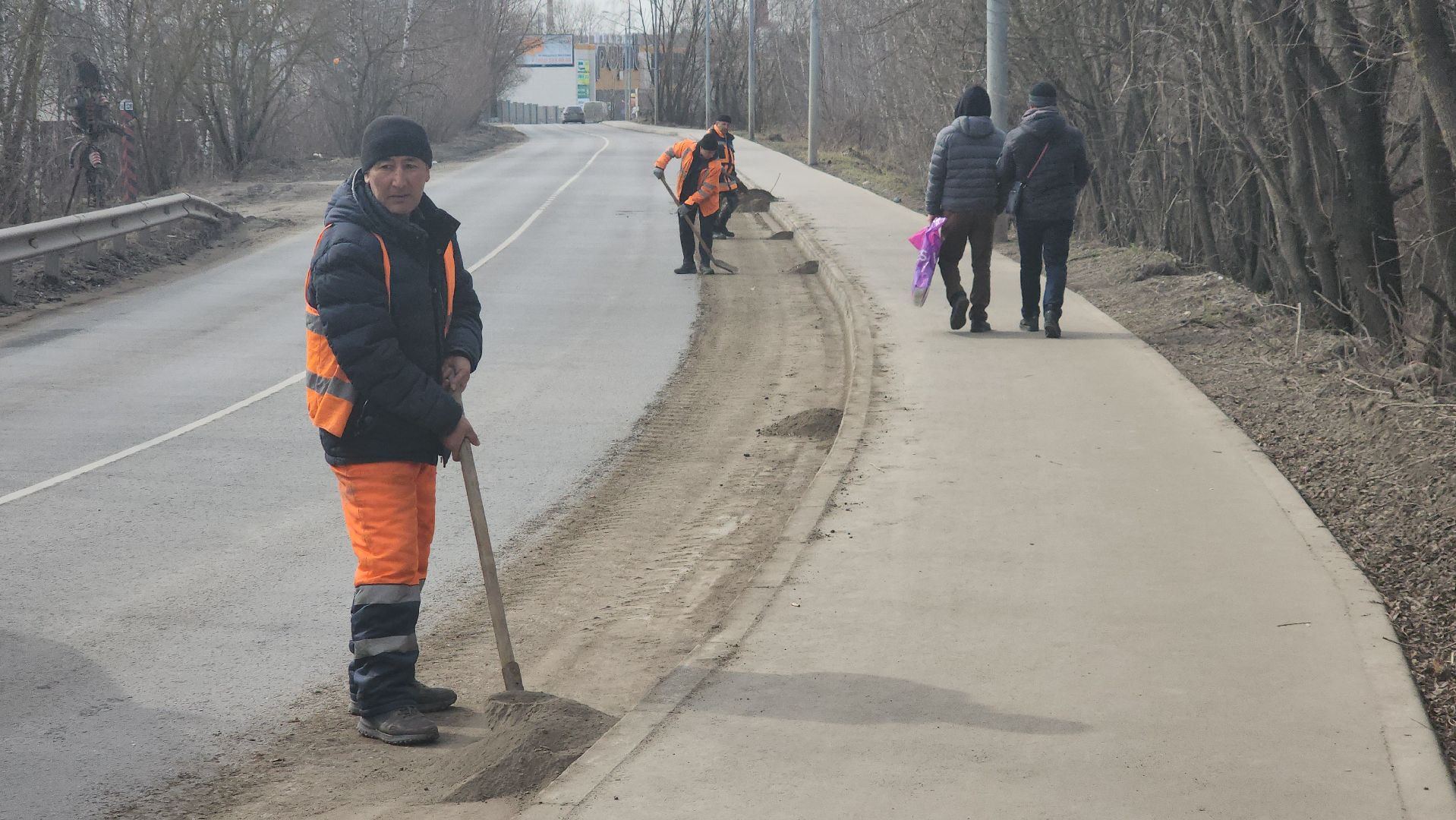 пушкинский, ивантеевка, уборка, автодорога, уборка мусора, сезонные работы, коммунальная служба,