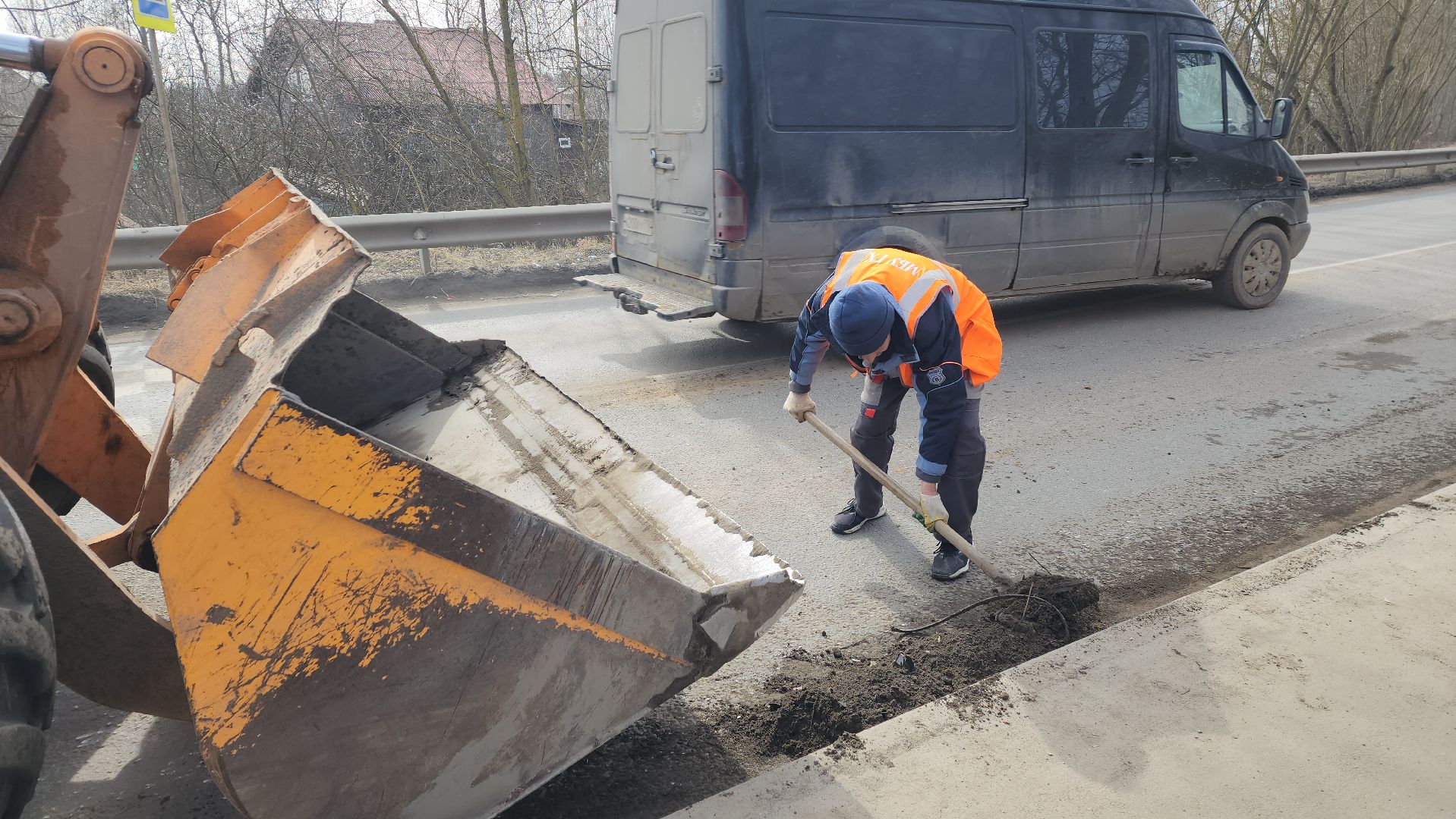 пушкинский, ивантеевка, уборка, автодорога, уборка мусора, сезонные работы, коммунальная служба,