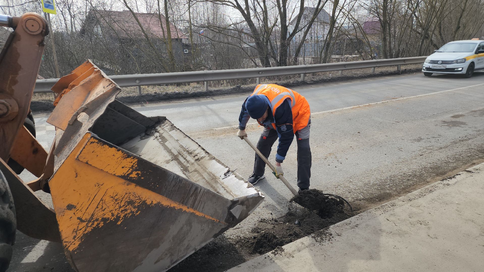 пушкинский, ивантеевка, уборка, автодорога, уборка мусора, сезонные работы, коммунальная служба,