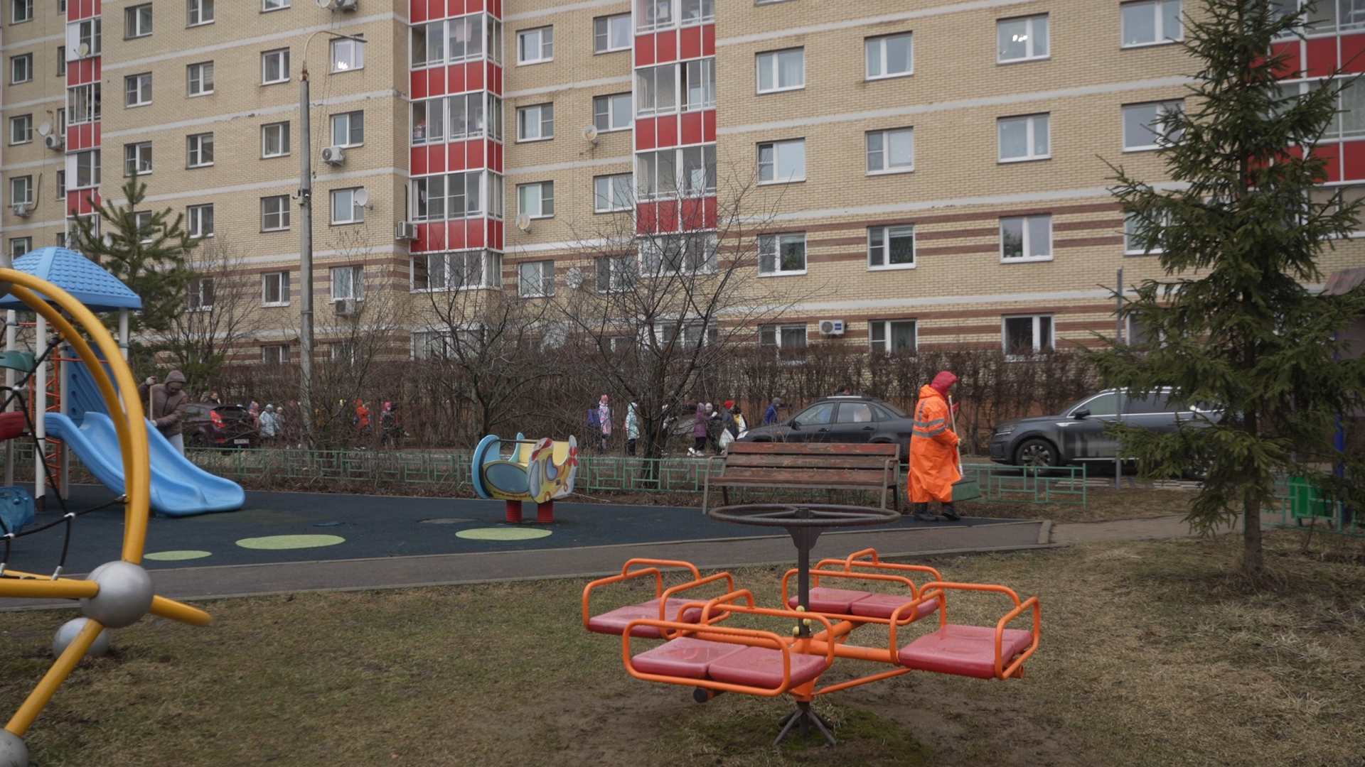 содержание территории, микрорайон Школьный, микрорайон Тополек, МКУ ЖКХ и благоустройство, уборка детских площадок,