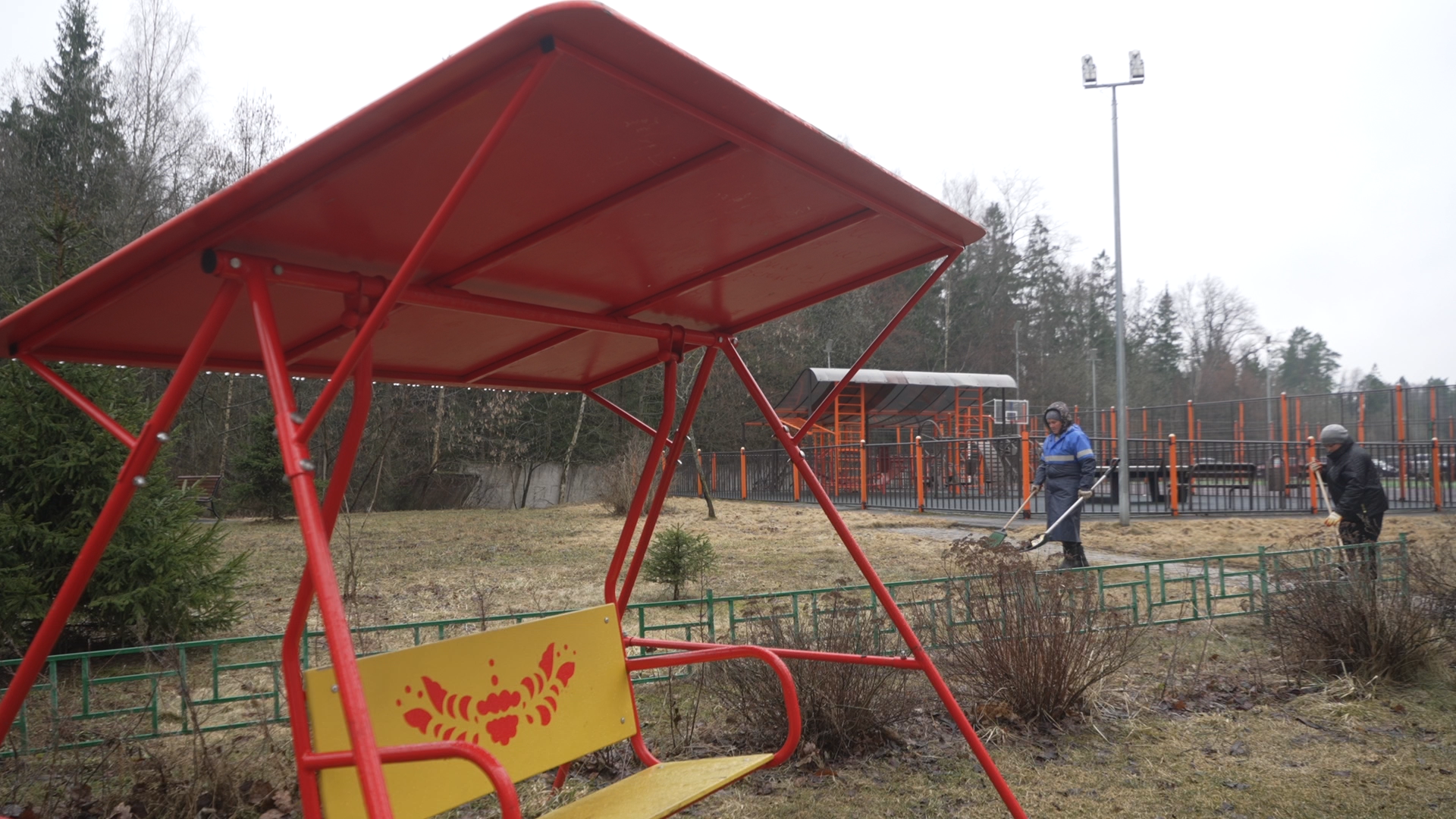 содержание территории, микрорайон Школьный, микрорайон Тополек, МКУ ЖКХ и благоустройство, уборка детских площадок,