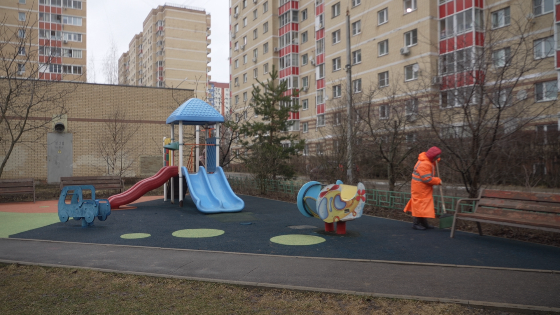 содержание территории, микрорайон Школьный, микрорайон Тополек, МКУ ЖКХ и благоустройство, уборка детских площадок,