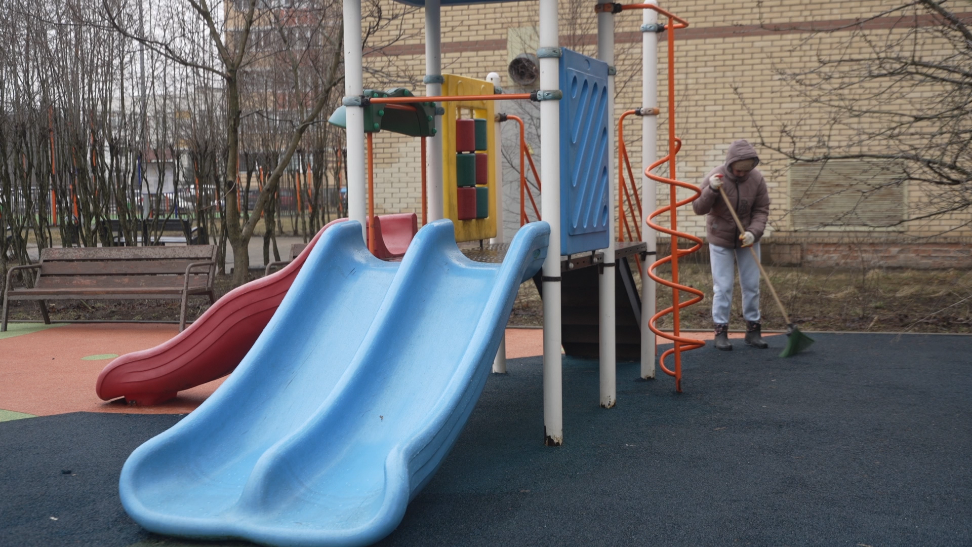 содержание территории, микрорайон Школьный, микрорайон Тополек, МКУ ЖКХ и благоустройство, уборка детских площадок,