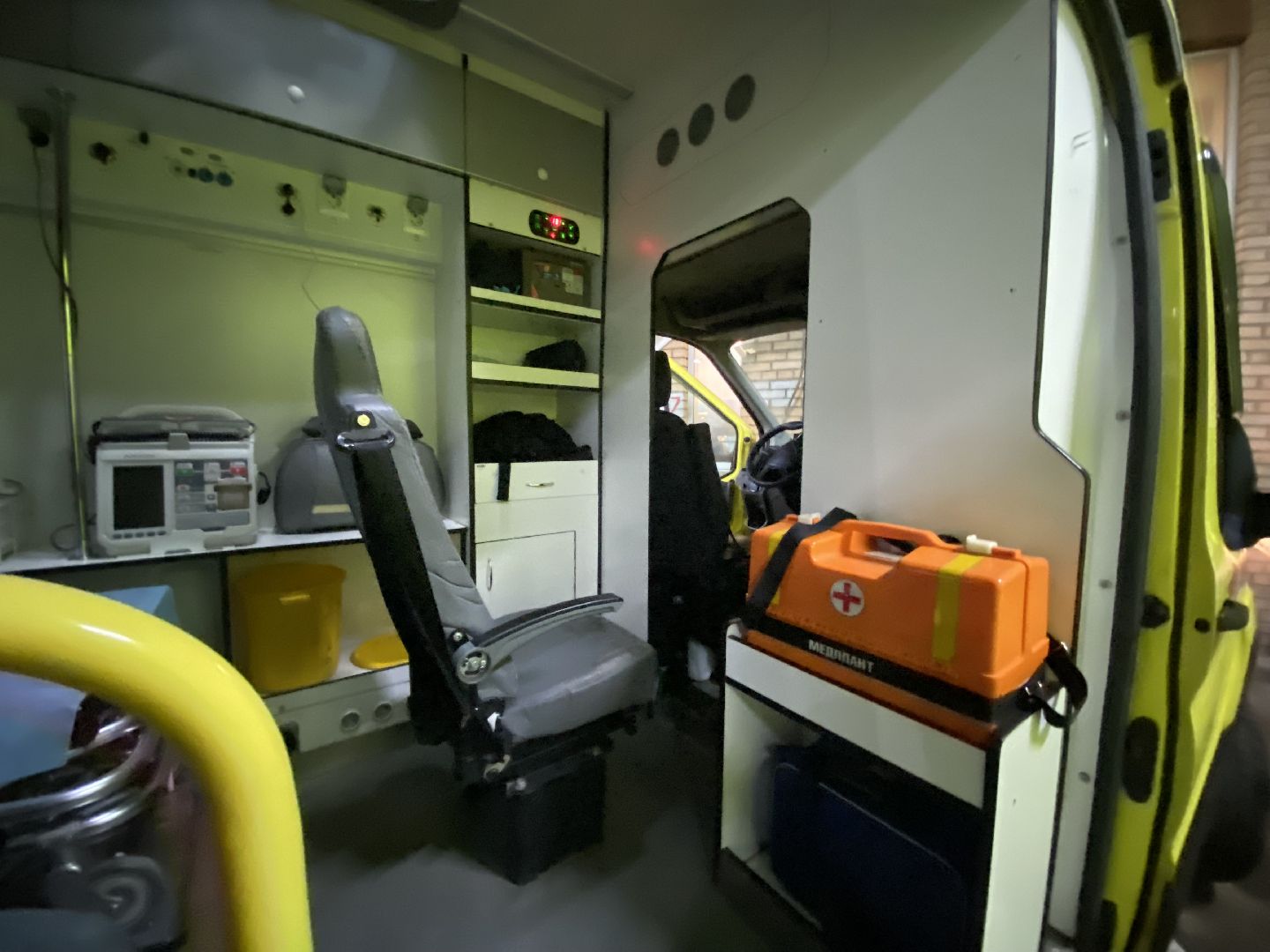 Скорая помощь, Автослесарь, Автослесарь для скорой,