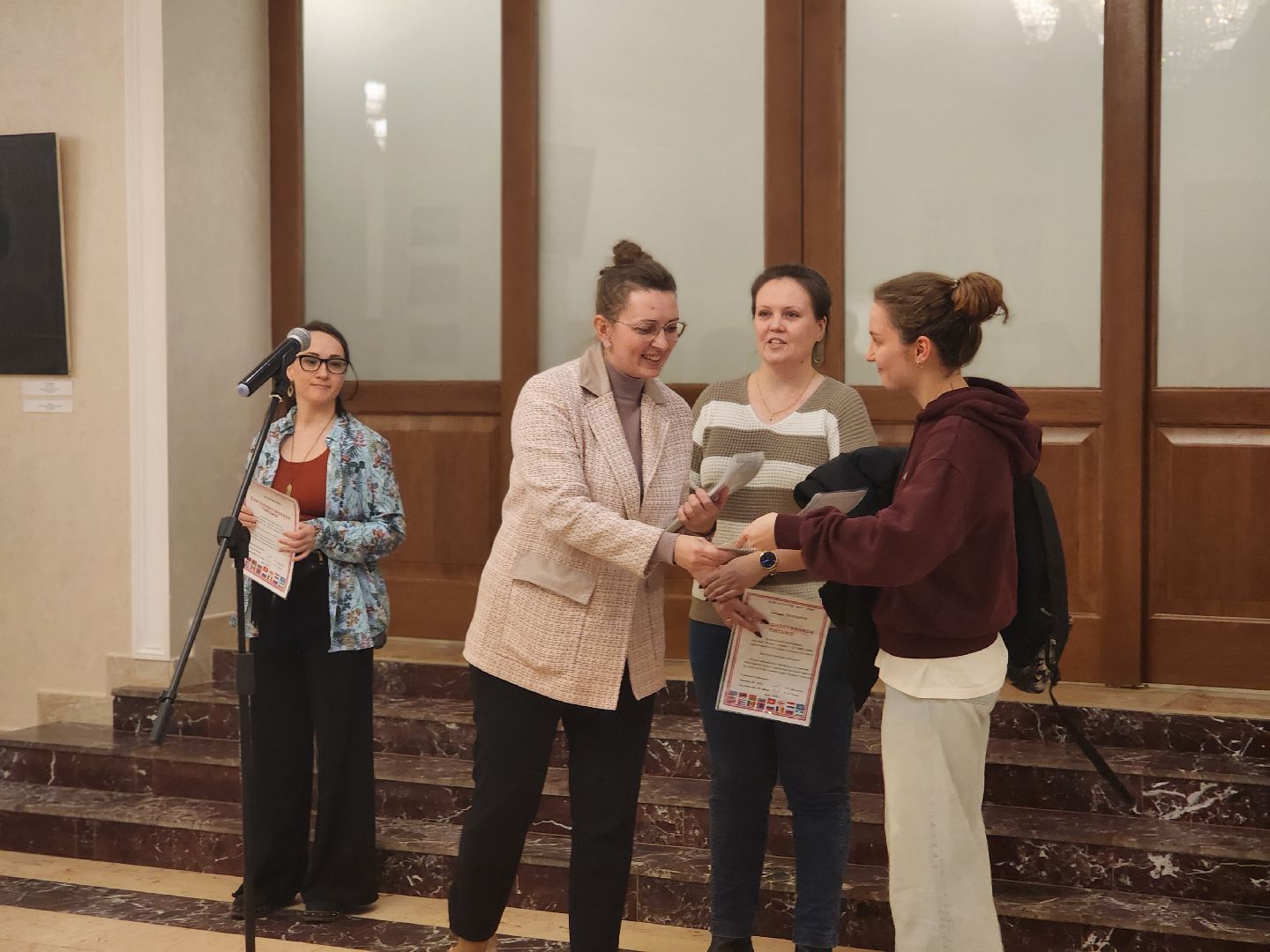 дубна, дк мир, дом культуры, выставка, оияи,