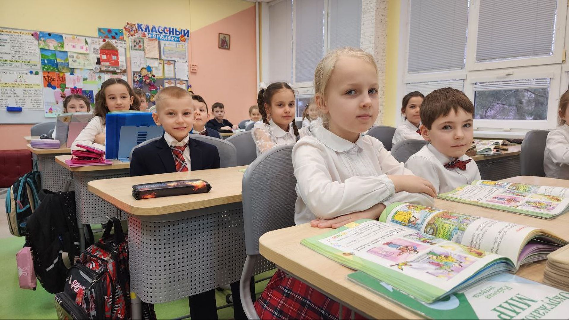 Дмитров, Гимназия Дмитров, Чжаоцин, КНР,