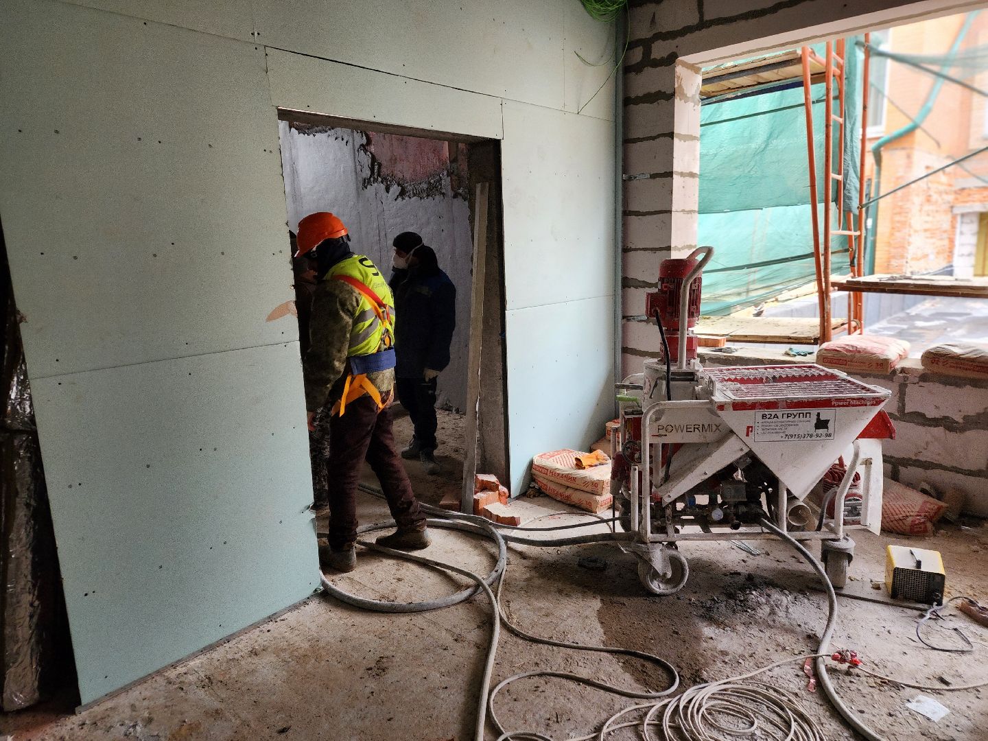 Чехов, школа 3, строительство пристройки на 200 мест, черновая отделка помещений, лестничные клетки, штукатурка, утепление фасада, монтаж инженерных сетей, госпрограмма московской области,