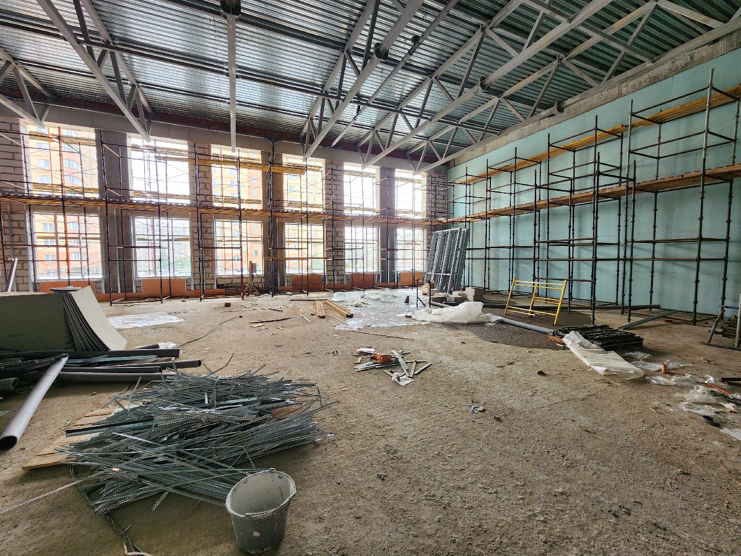 Чехов, школа 3, строительство пристройки на 200 мест, черновая отделка помещений, лестничные клетки, штукатурка, утепление фасада, монтаж инженерных сетей, госпрограмма московской области,