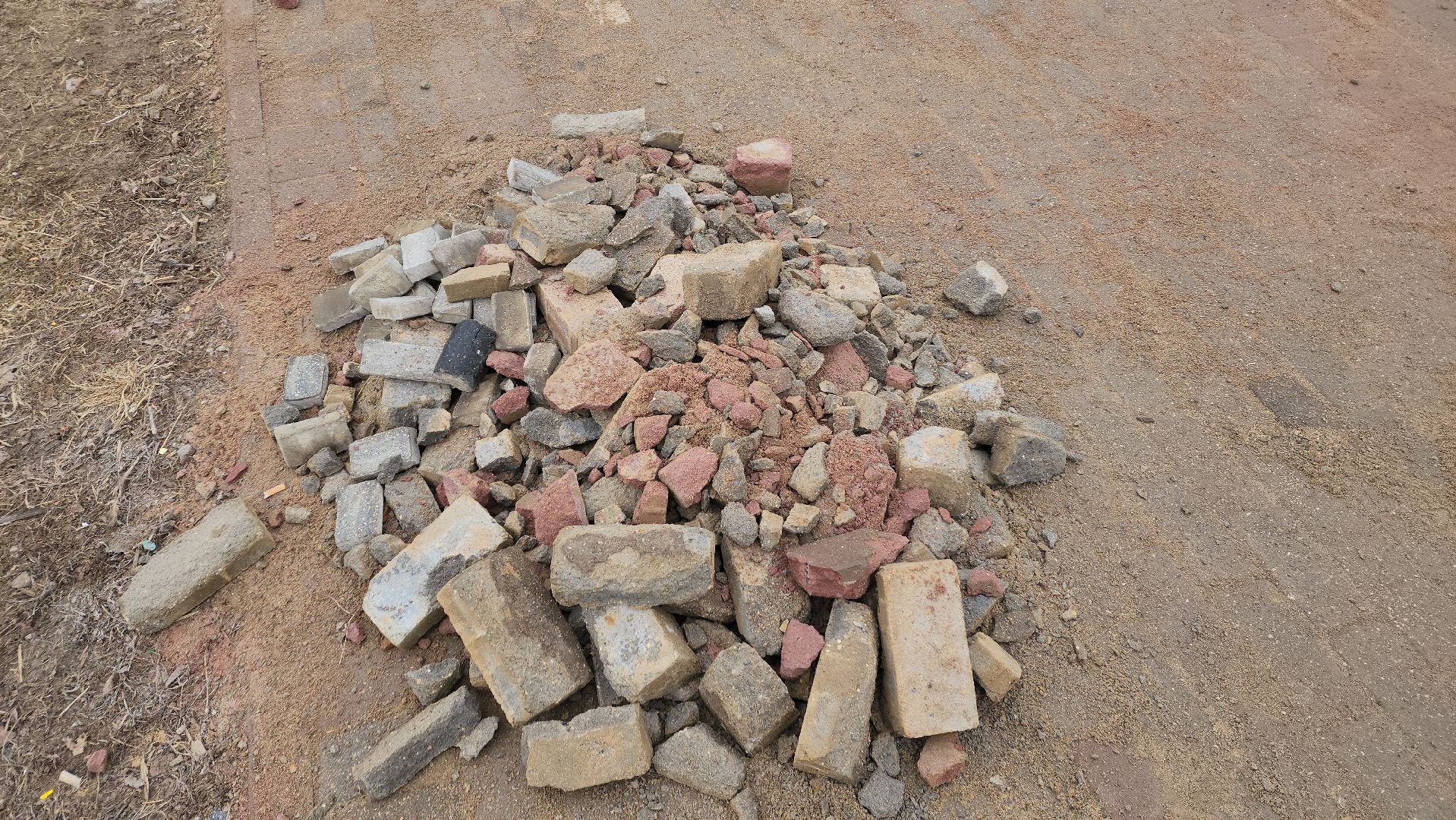 ремонт тротуара, ивантеевка, бульвар, коммунальные службы, рабочие, плитка, жители,