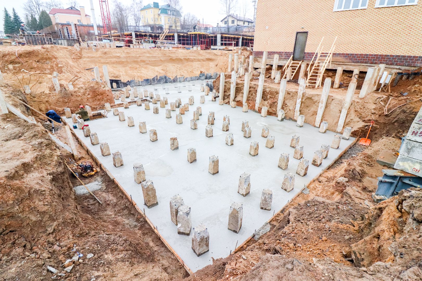 Клин, строительство, спорт, стройка спортшколы, люди, Подмосковье,