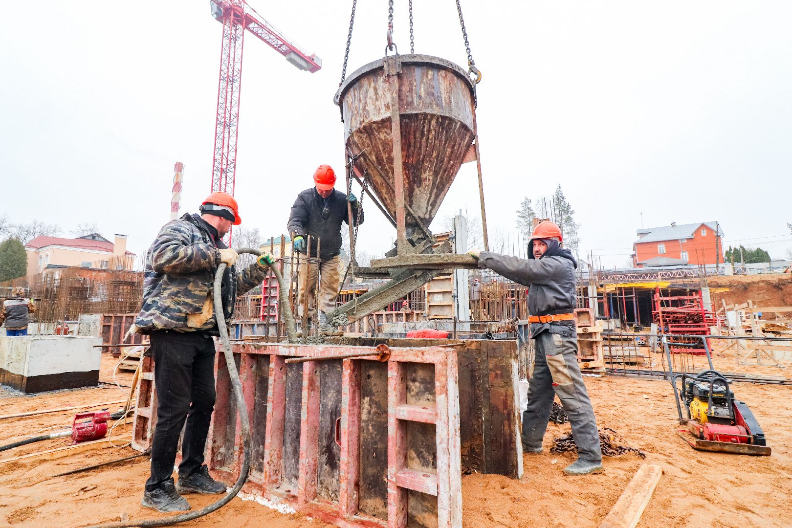 Клин, строительство, спорт, стройка спортшколы, люди, Подмосковье,