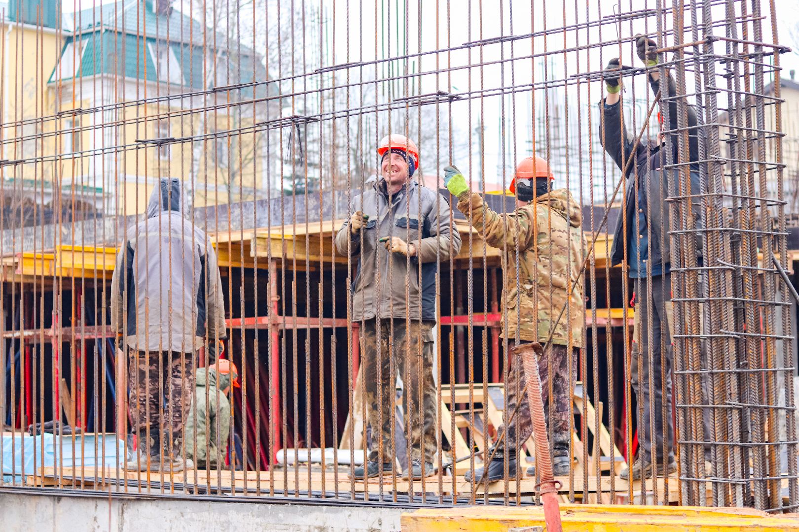 Клин, строительство, спорт, стройка спортшколы, люди, Подмосковье,