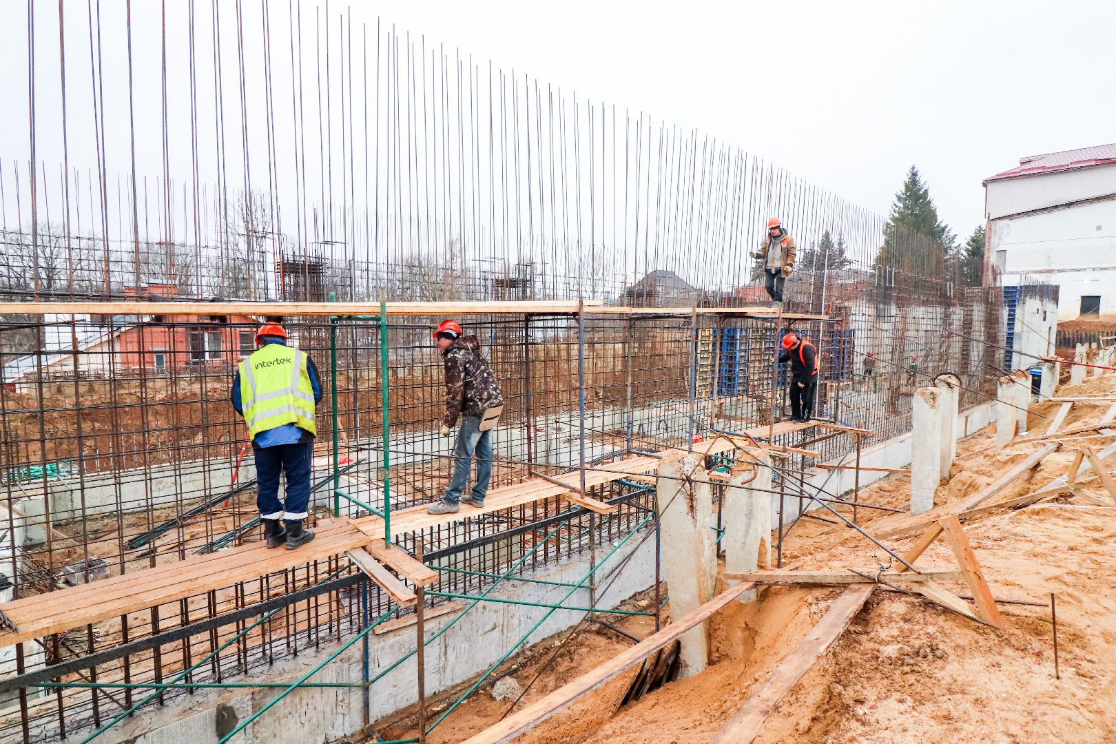 Клин, строительство, спорт, стройка спортшколы, люди, Подмосковье,