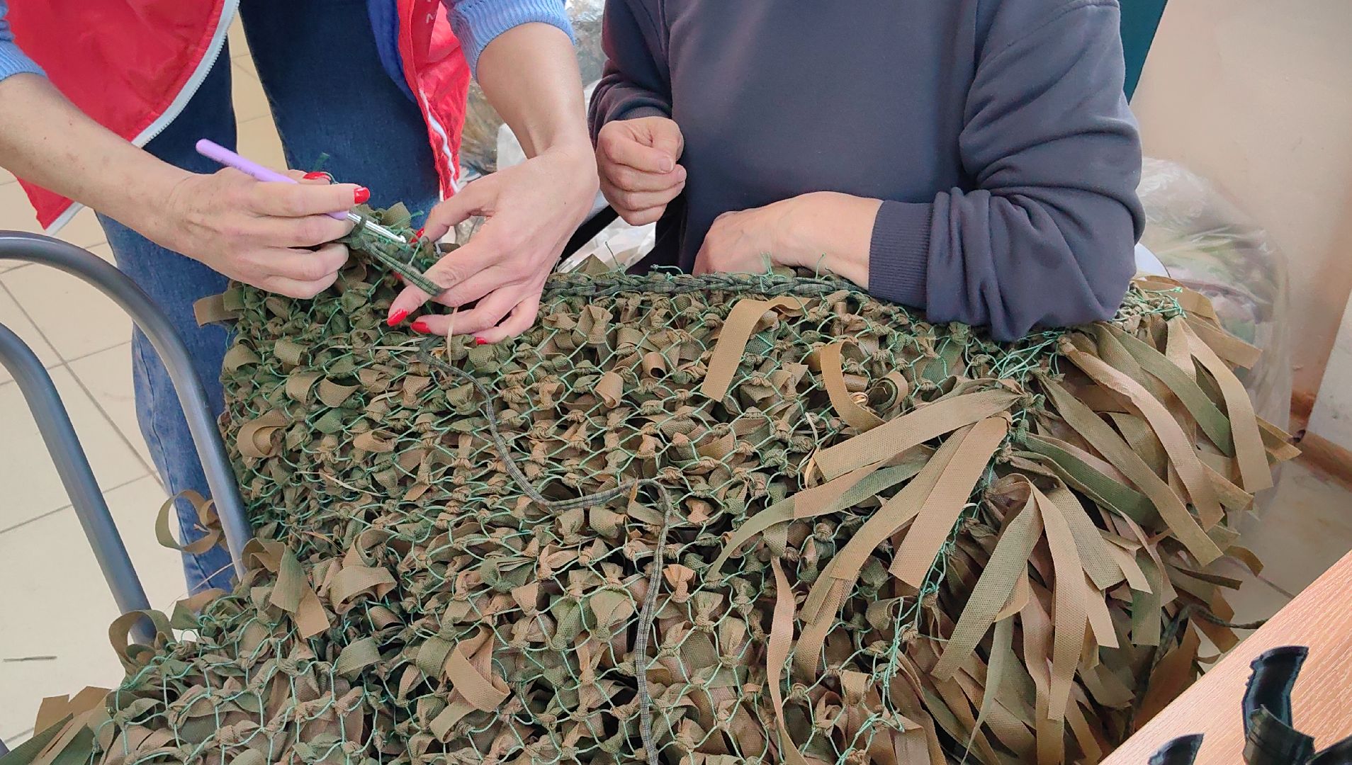 гуманитарная помощь, маскировочные сети, медикаменты, окопные свечи,