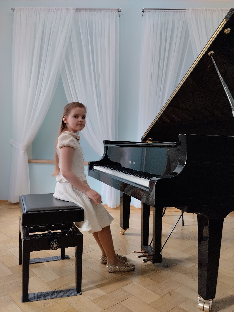 Благотворительный фонд, пианистка, музыка, семья, концерт