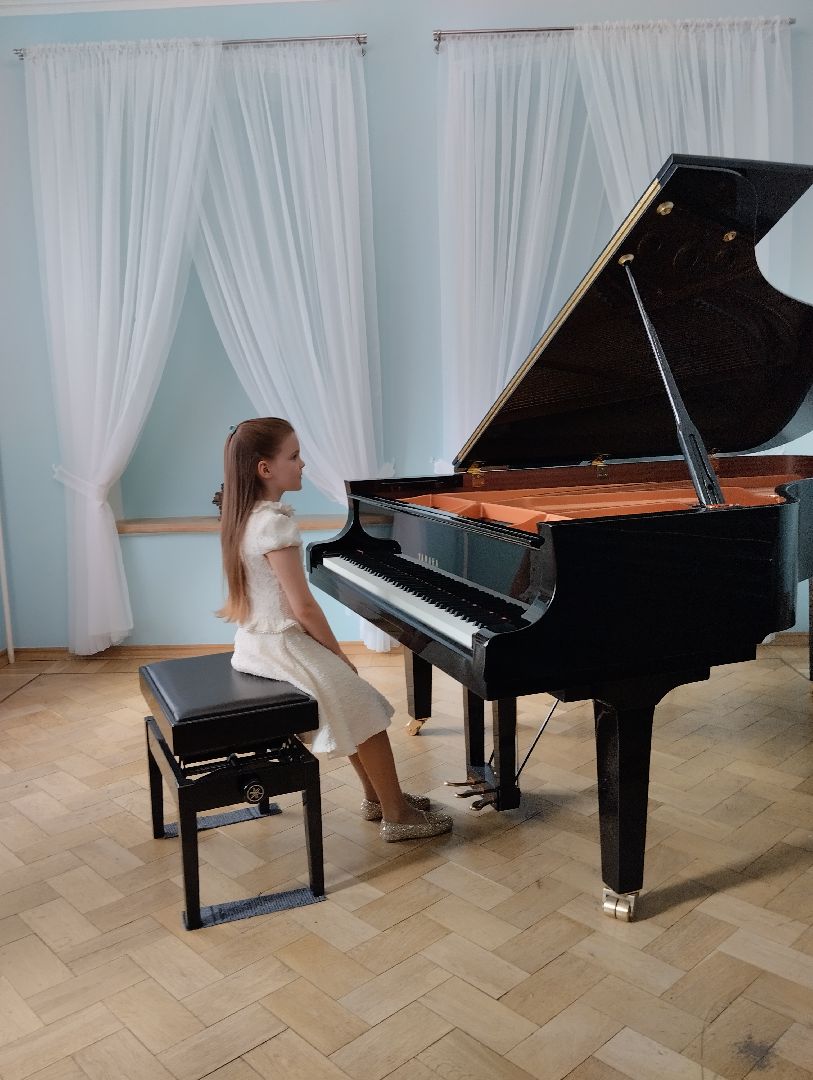 Благотворительный фонд, пианистка, музыка, семья, концерт