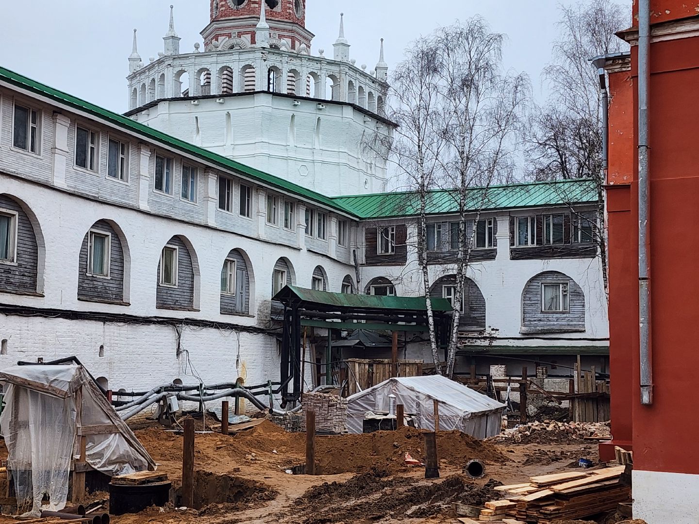 сергиев посад, троице-сергиева лавра, раскопки, сергиево-посадский музей-заповедник,древний водопровод,