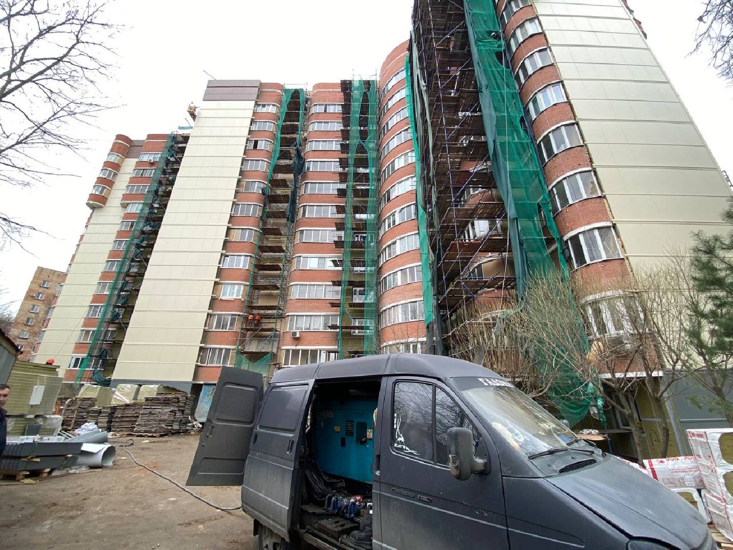 ремонт дома, ремонт фасада, ремонт дома на Школьной улице, ремонт дома в Красногорске,