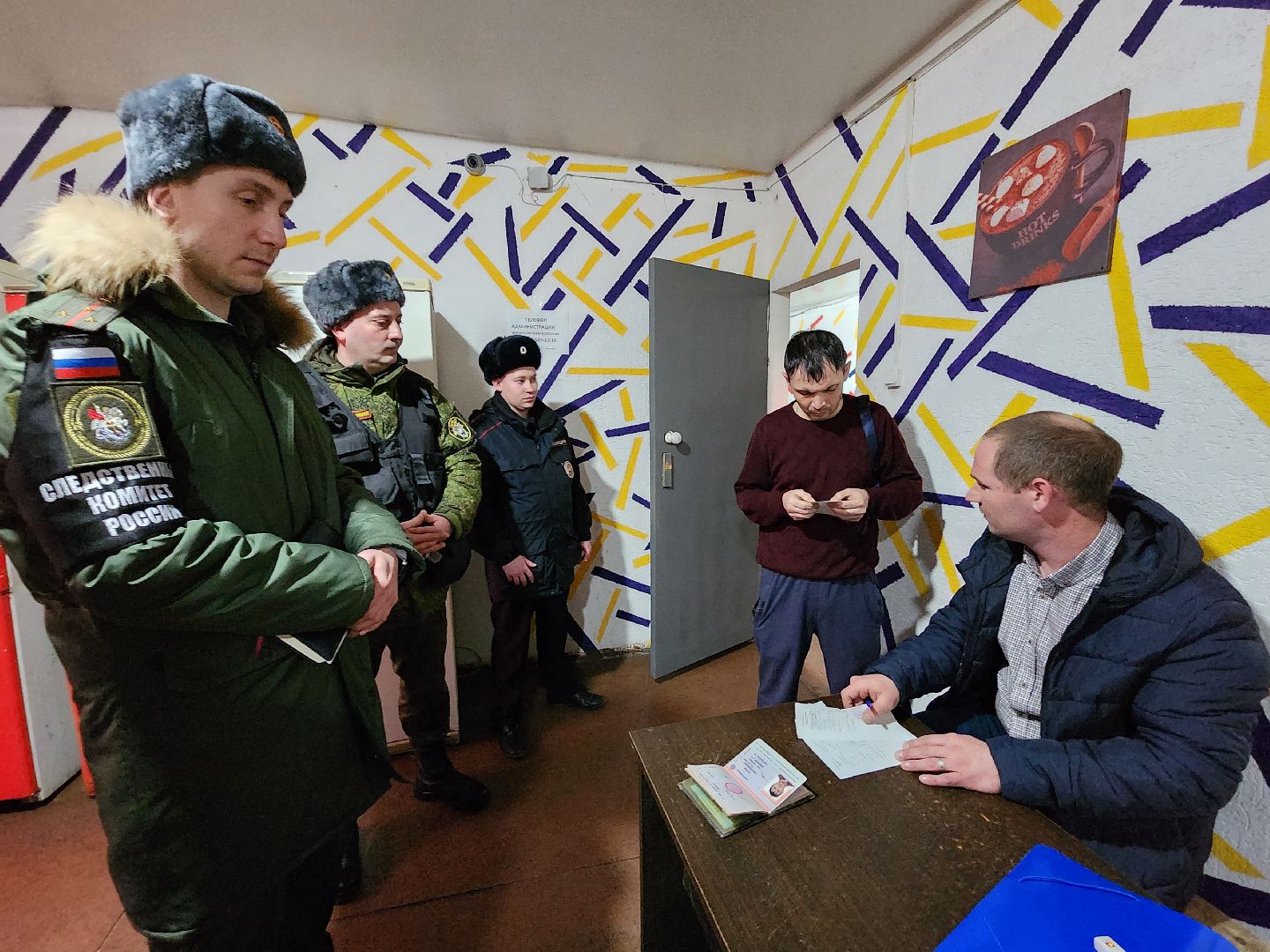 Чехов, село Новоселки, следственный комитет, полиция, военкомат, рейд, проверка, бывшие мигранты, постановка на воинский учет, призыв на военную службу, уклонение от призыва в армию, хостел для мигрантов, повестки,