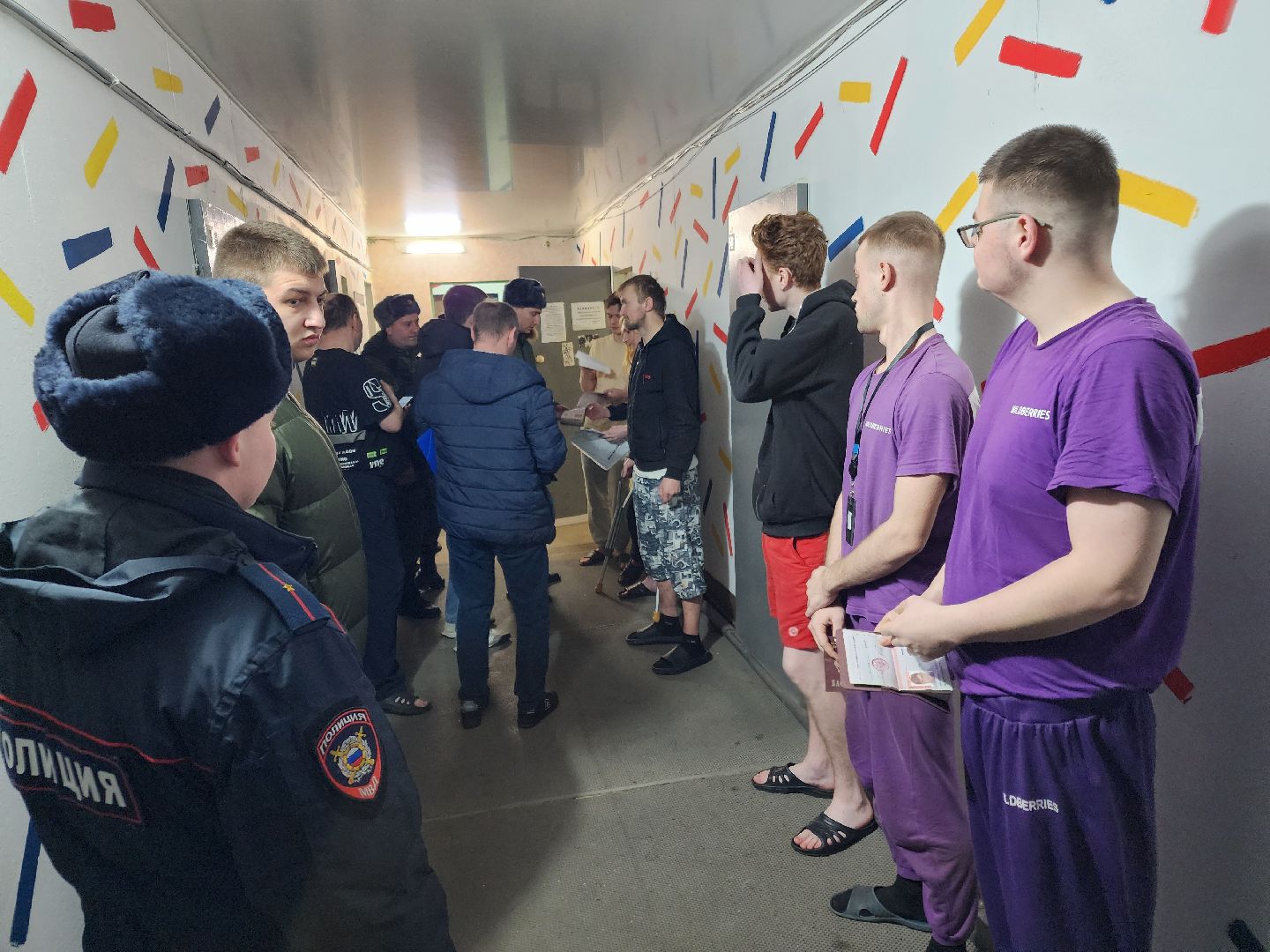 Чехов, село Новоселки, следственный комитет, полиция, военкомат, рейд, проверка, бывшие мигранты, постановка на воинский учет, призыв на военную службу, уклонение от призыва в армию, хостел для мигрантов, повестки,