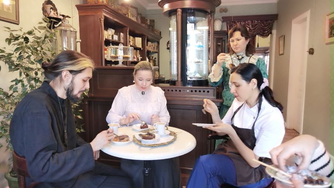 Коломна, общество