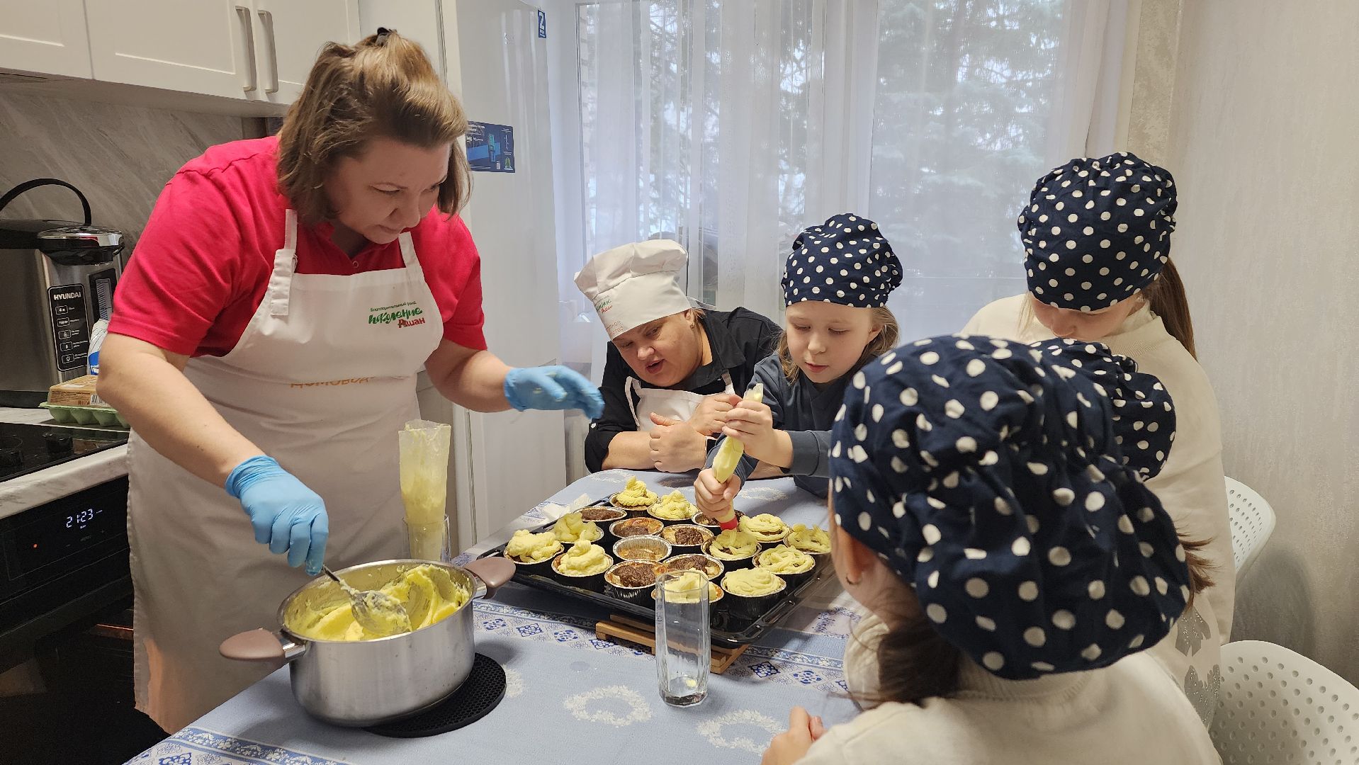 ивантеевка, центр социального обслуживания, дети с особенностями развития, мастер-класс,кухня, пирожные, социализация детей,