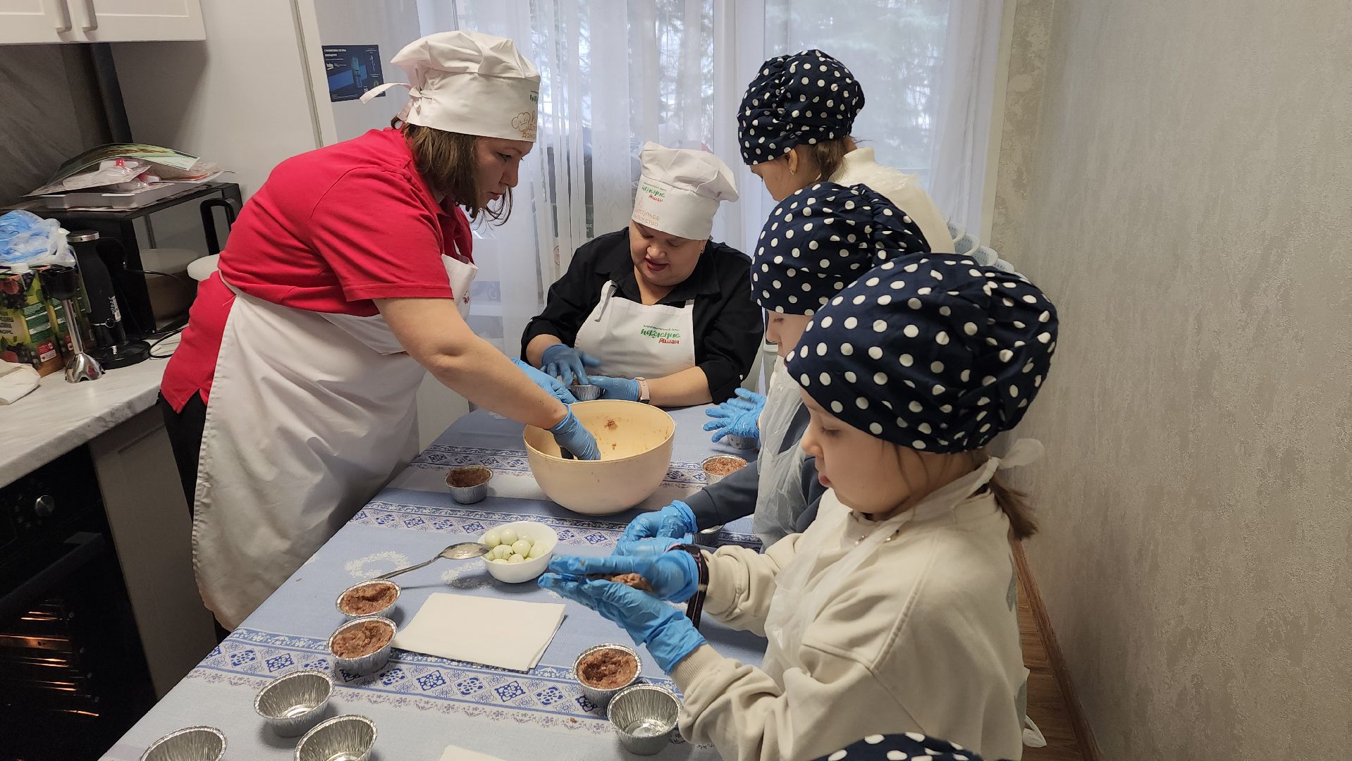 ивантеевка, центр социального обслуживания, дети с особенностями развития, мастер-класс,кухня, пирожные, социализация детей,
